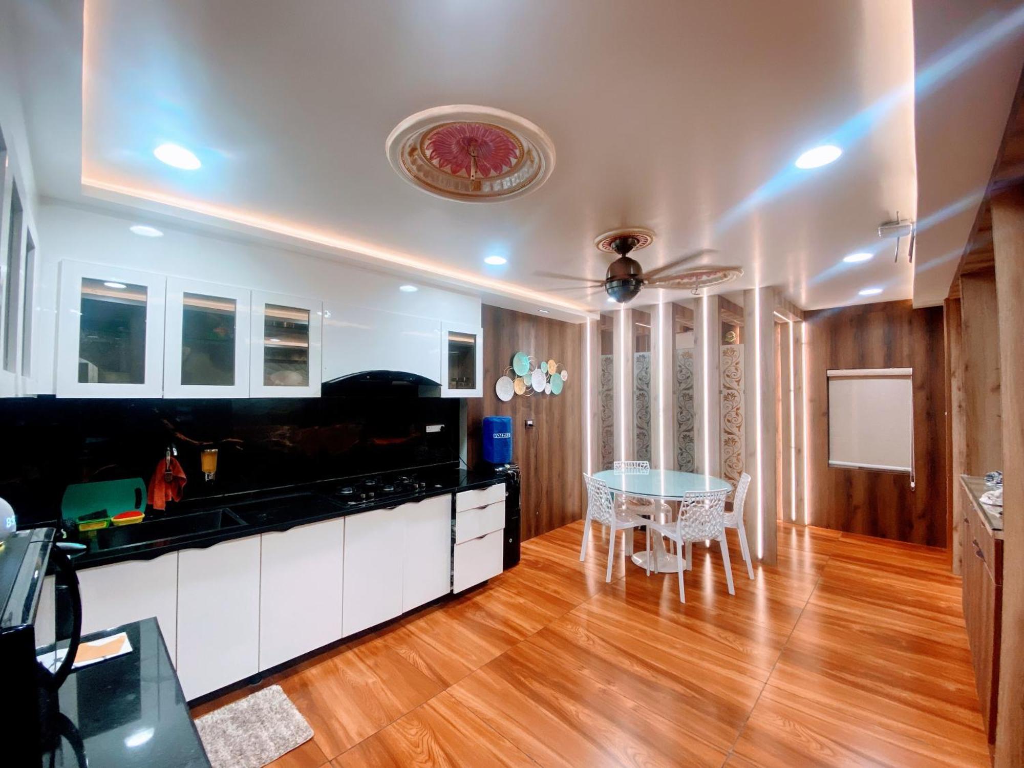 Bms - 2 Bhk Lux Ac Only For Family's
