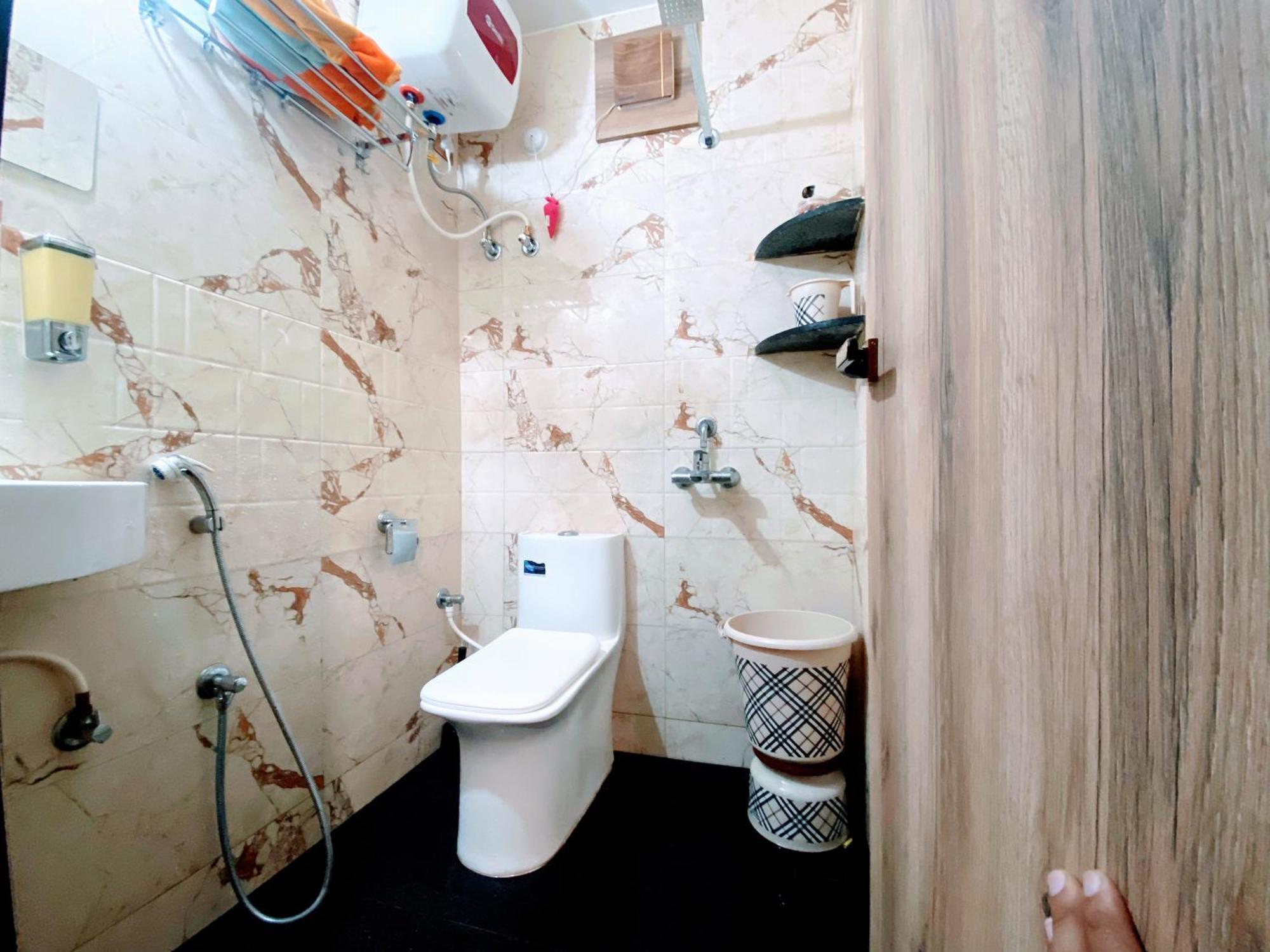 Bms - 2 Bhk Lux Ac Only For Family's Hyderabad