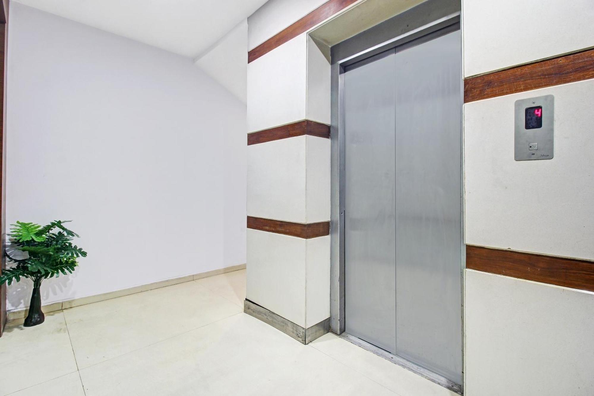 Hotel Townhouse Oak The Margi Near Yosufguda Metro Station 4*