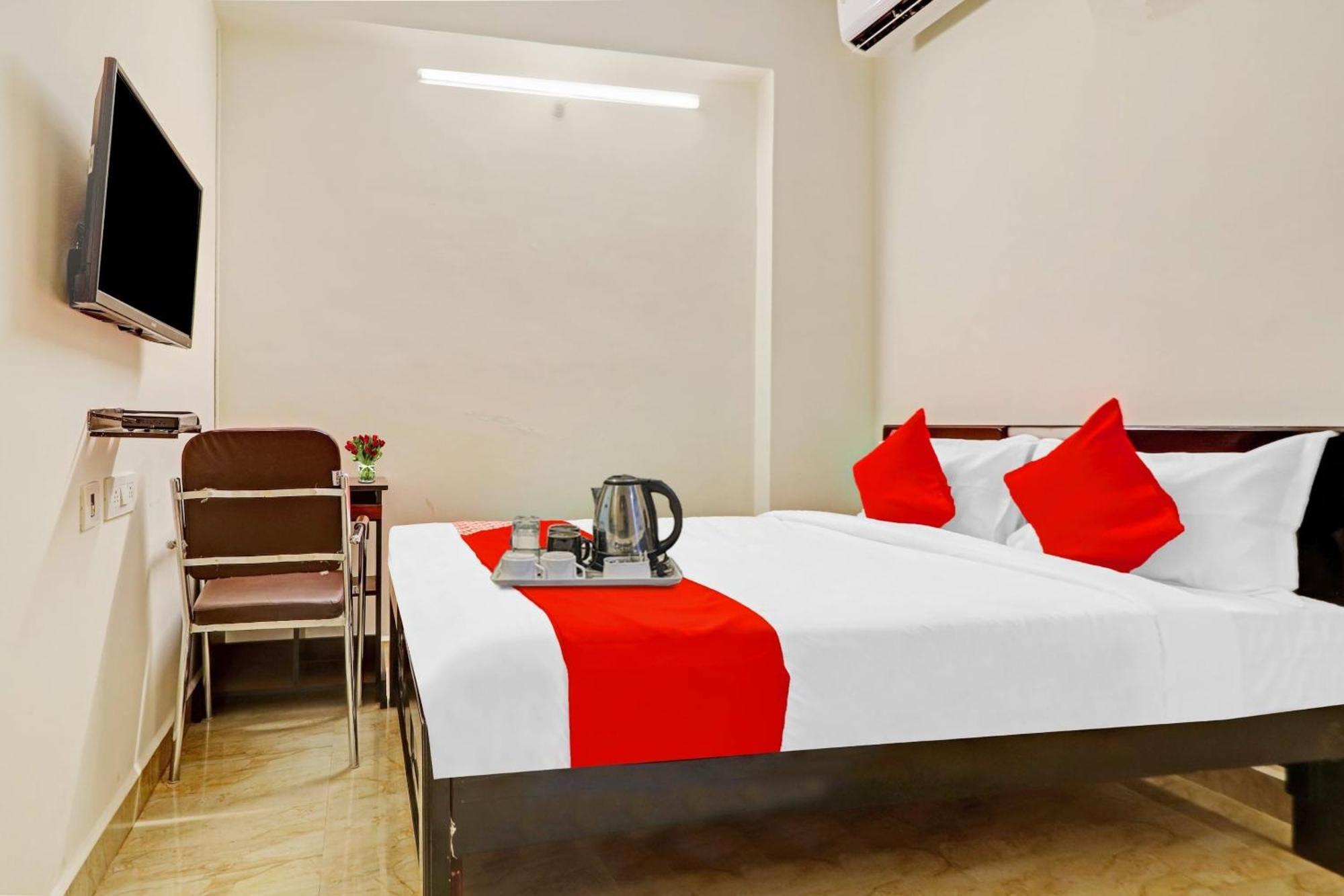 Oyo Happy Hotel 3*