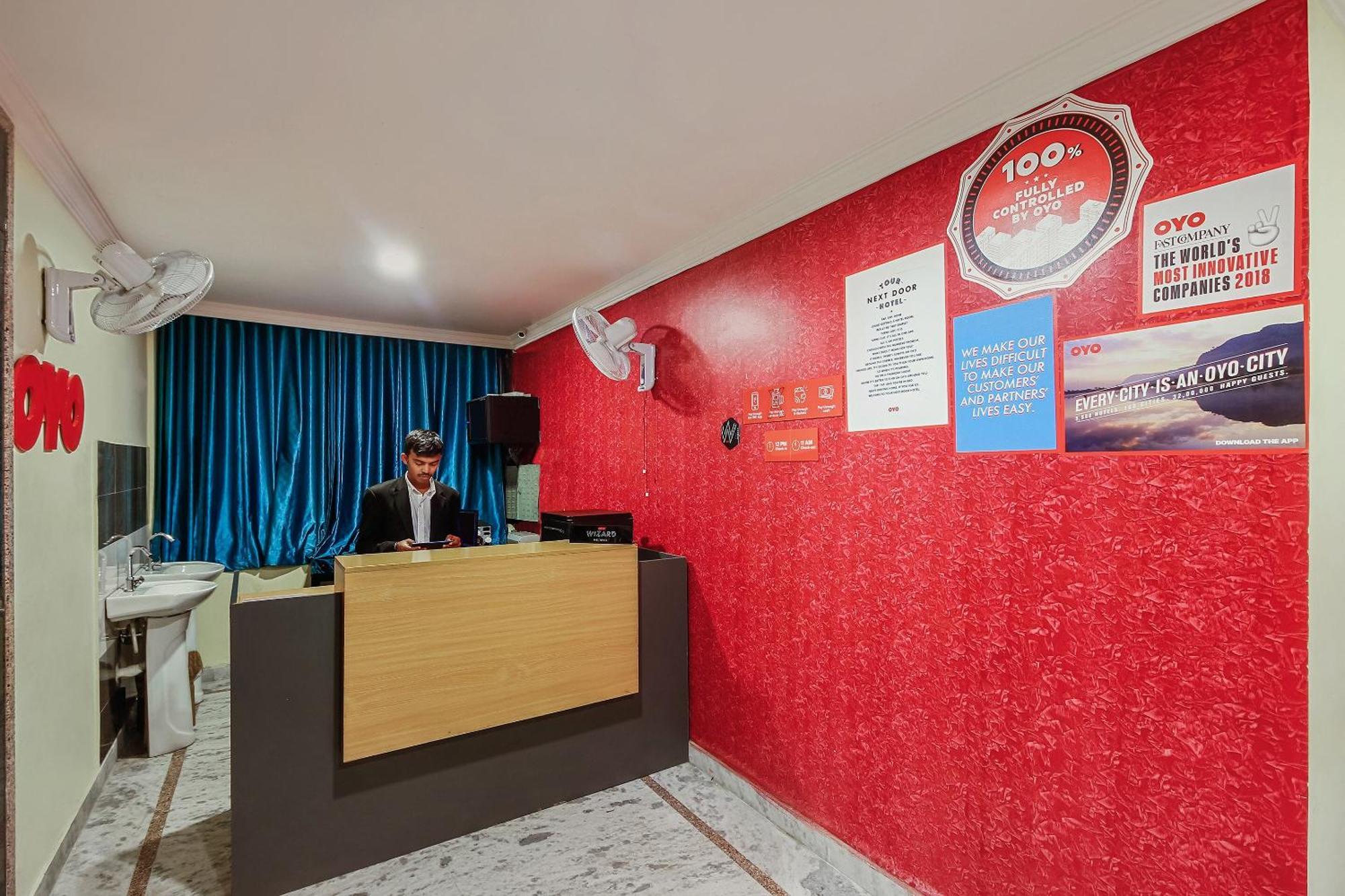 Hotel Oyo Flagship Goldhorn Mehdipatnam Near Snt Ann's College 3*