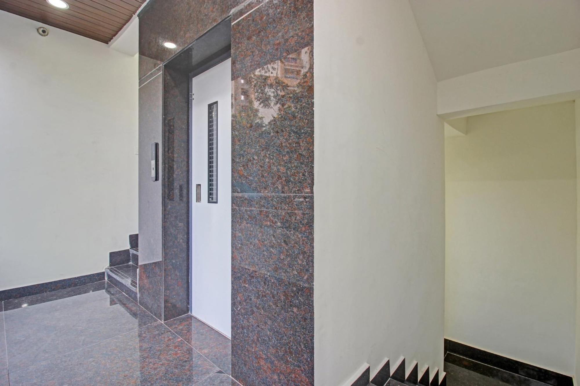 Hotel Oyo Flagship Sks Grand Luxury 3*