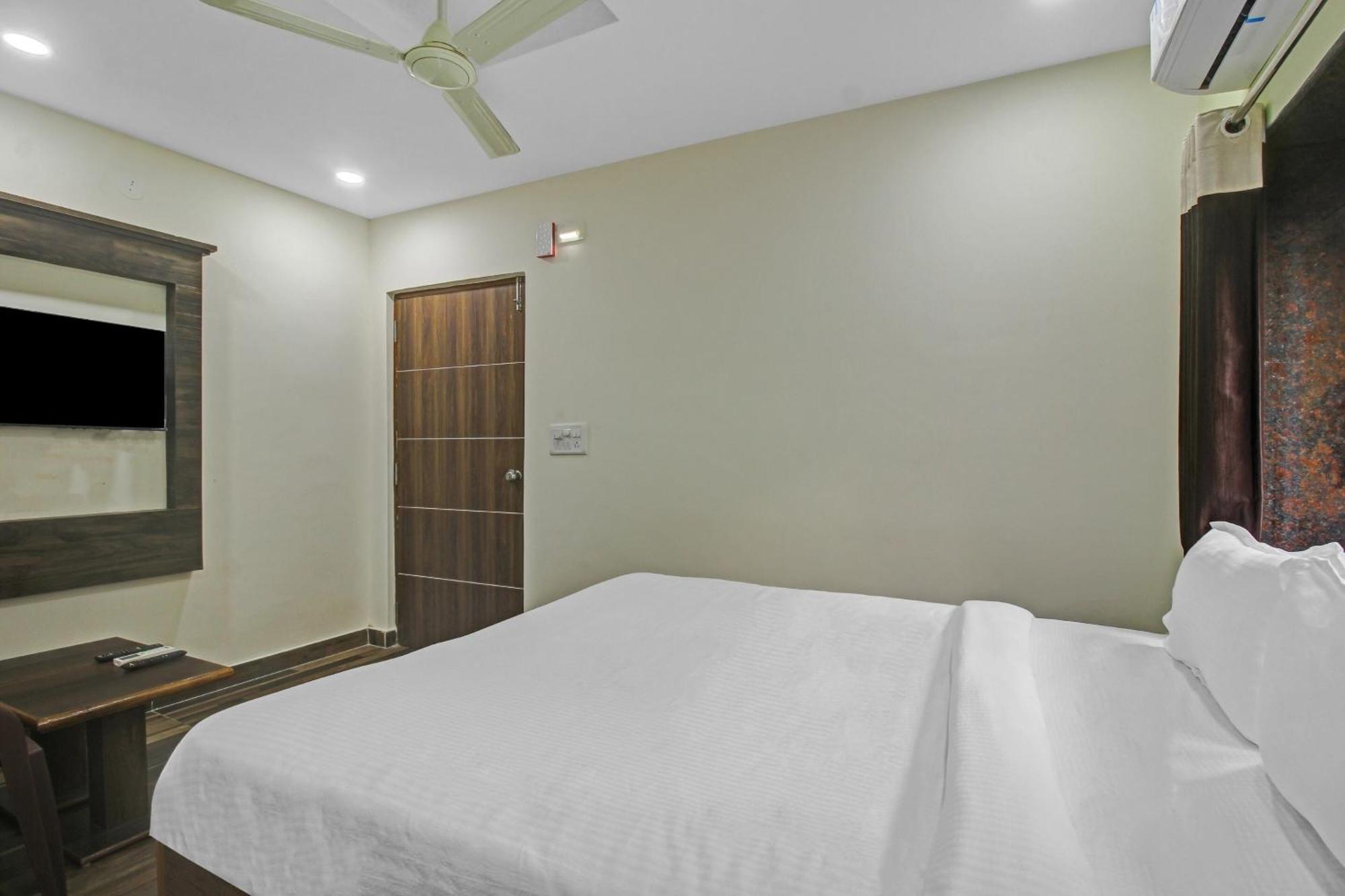 Oyo Flagship Sks Grand Luxury 3*