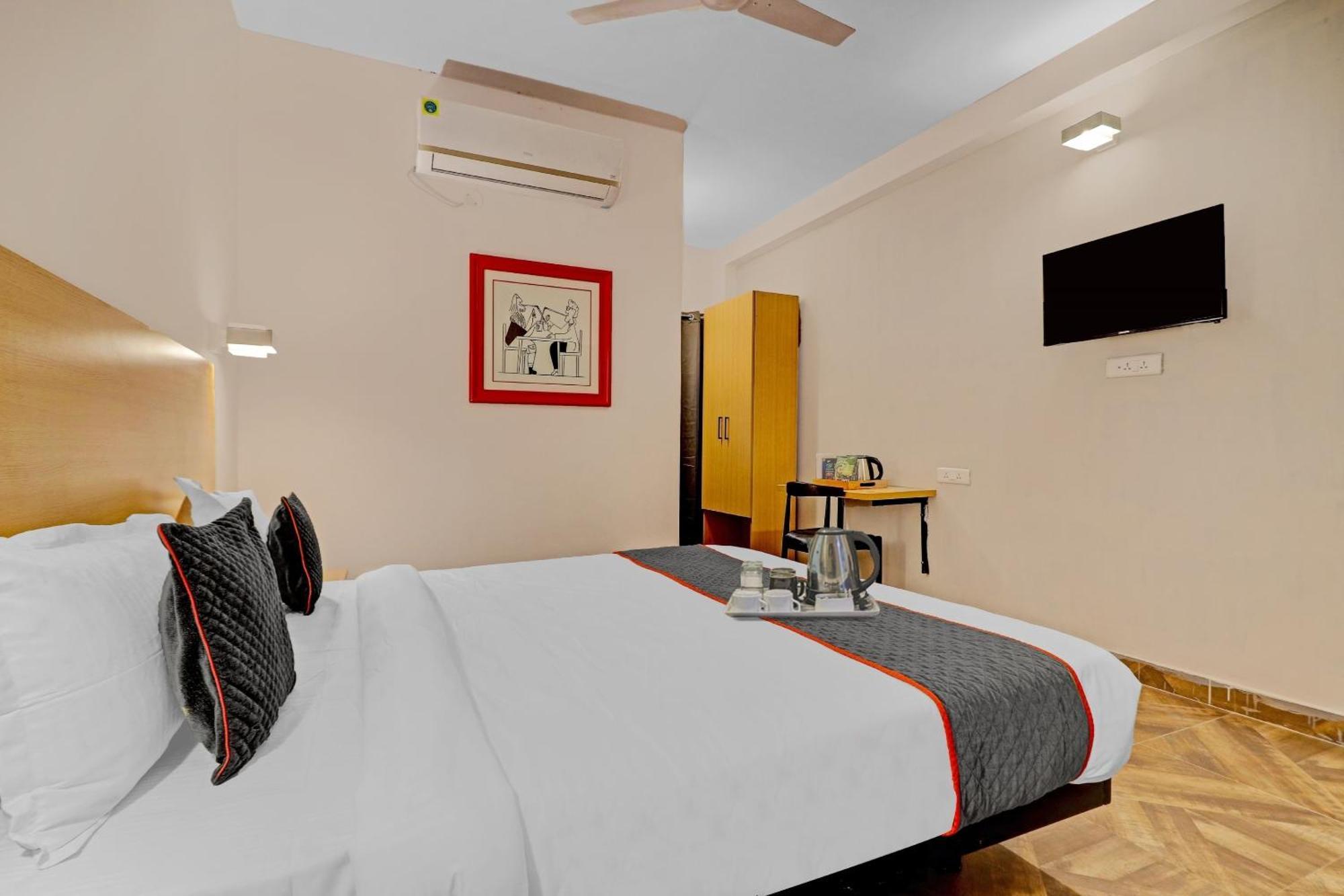 Townhouse S R Nagar Near 4*