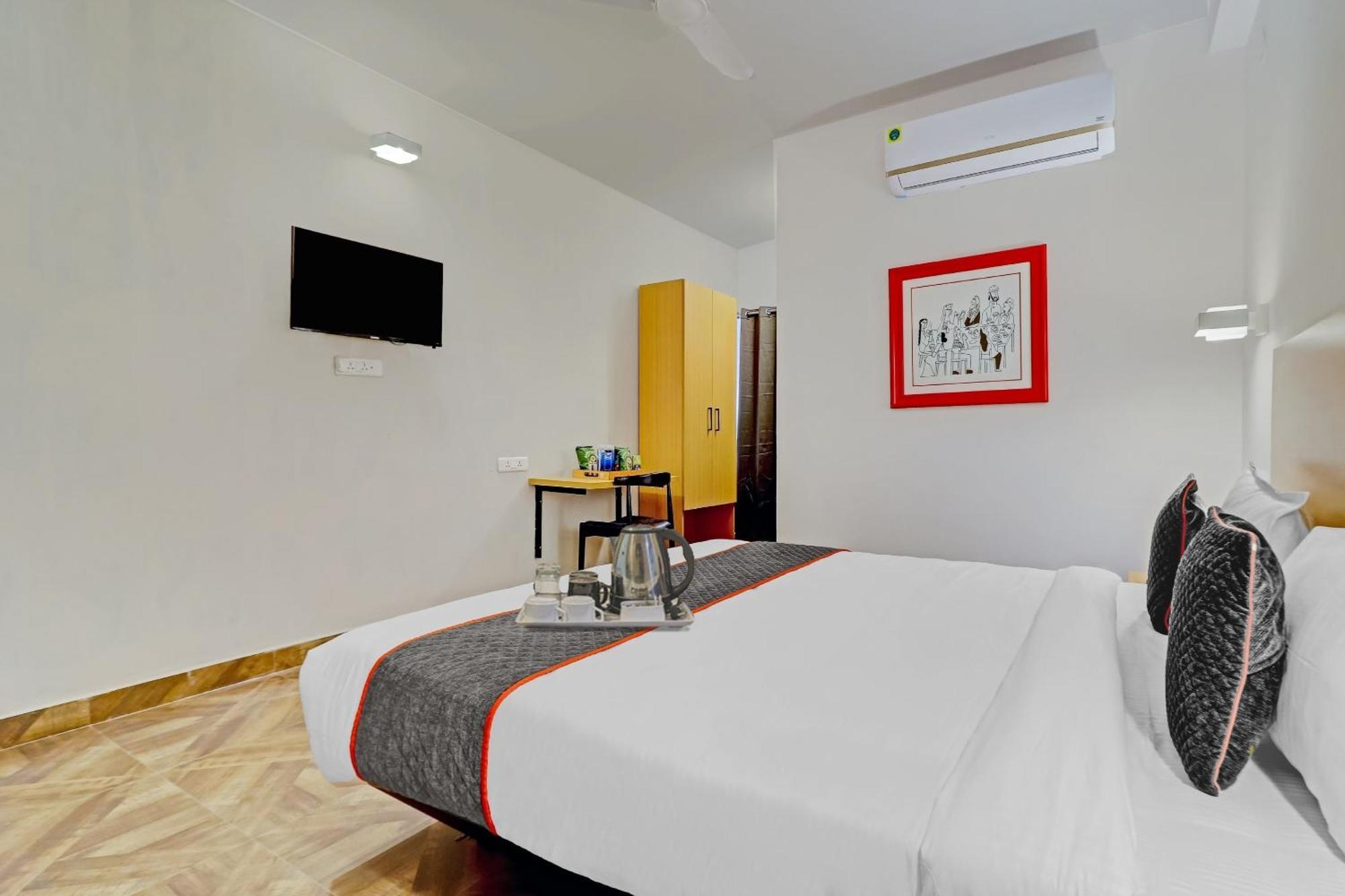 Hotel Townhouse S R Nagar Near