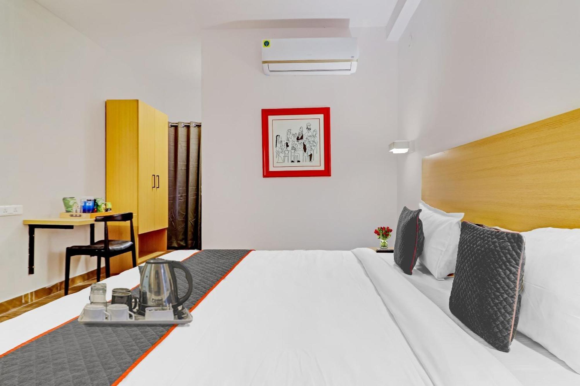 Townhouse S R Nagar Near Hotel