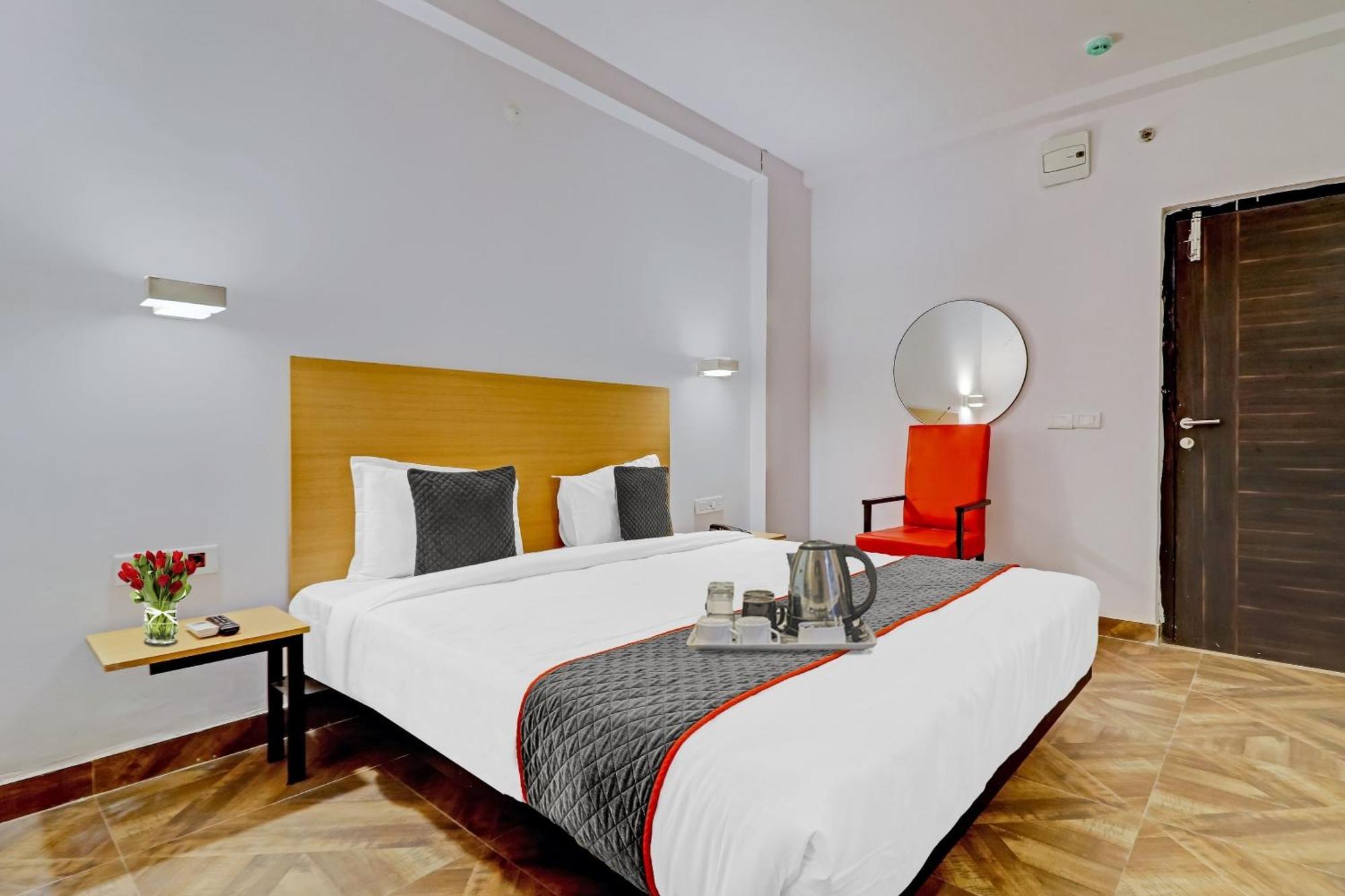 Townhouse S R Nagar Near Hotel