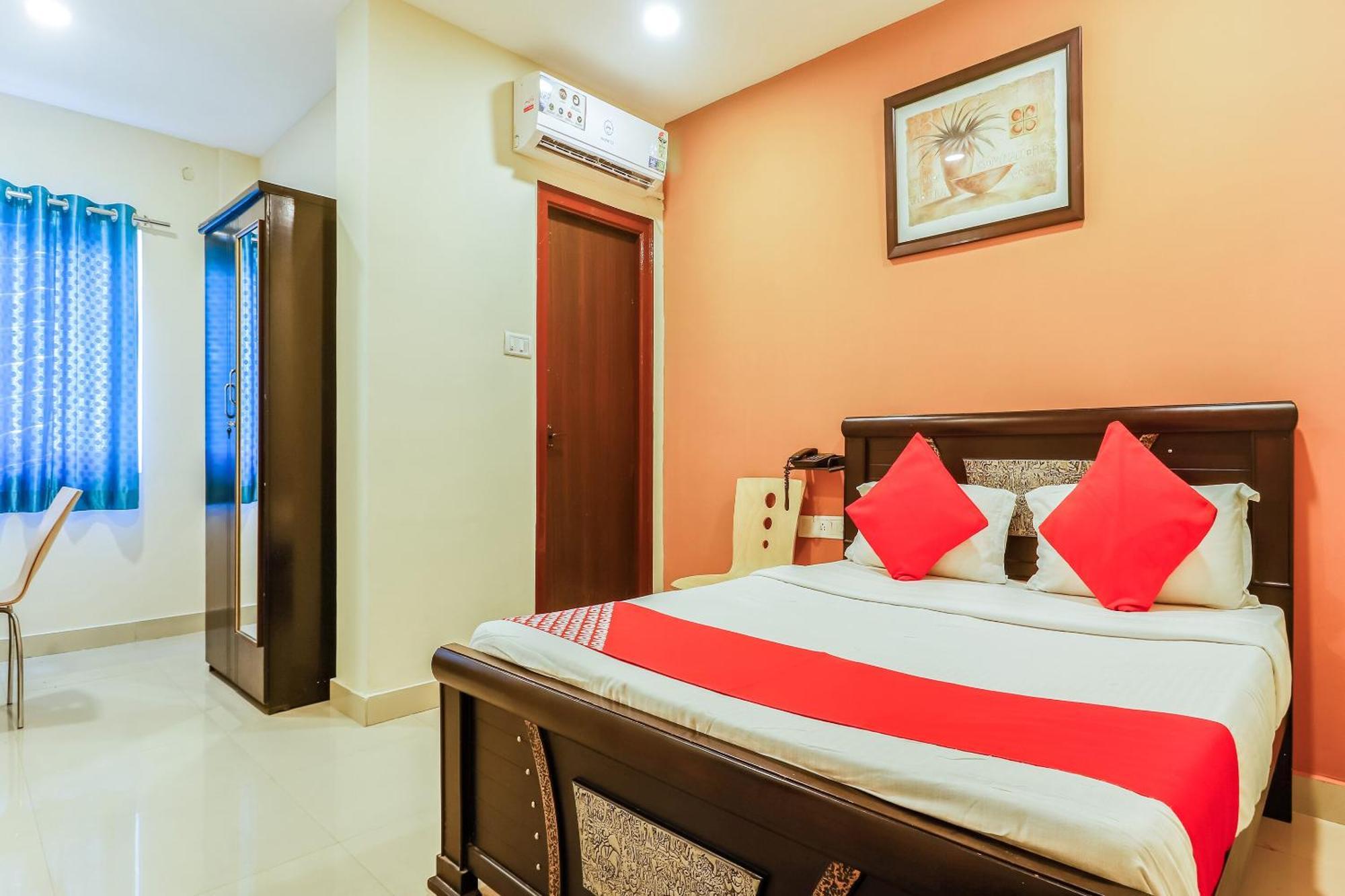 Oyo Flagship 79326 Lingampally Hotel 3*