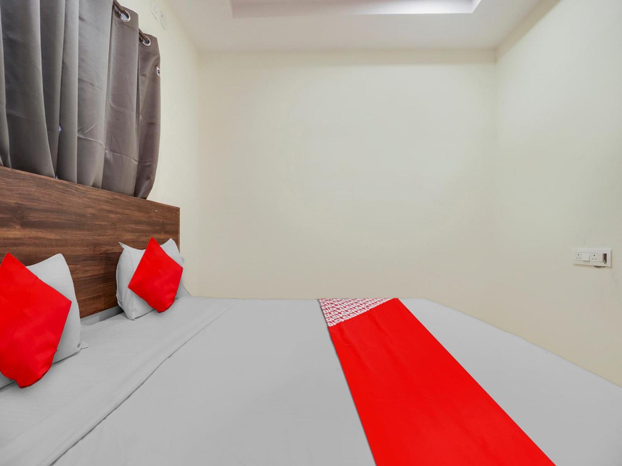 O R Square Uppal Hotel 4*