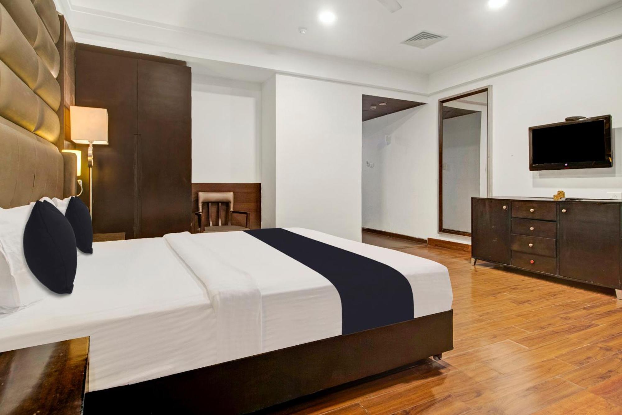 Capital O Grand Himayat Hotel 3*