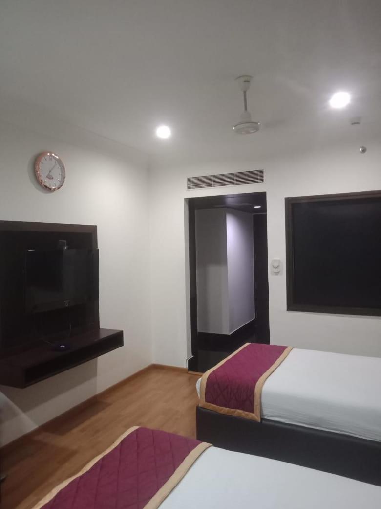 Hotel Comfortel Banjara Hills- Free Buffet Breakfast- Multi Cuisine Restauran Hyderabad