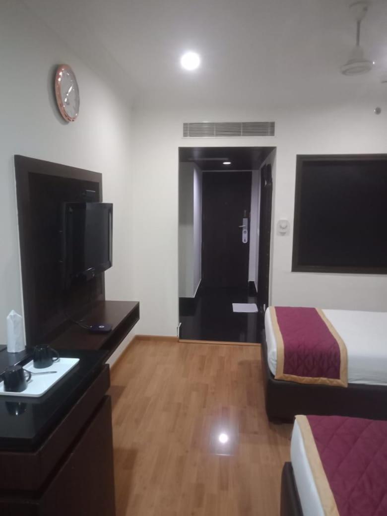 Comfortel Banjara Hills- Free Buffet Breakfast- Multi Cuisine Restauran Hotel