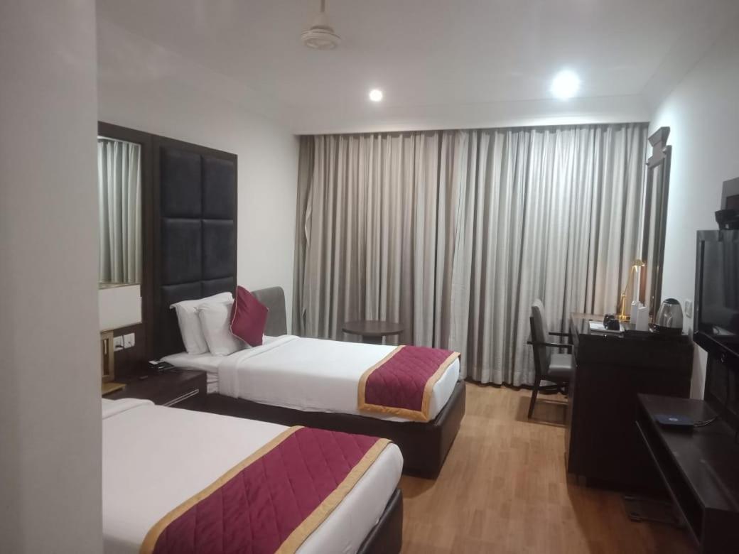 Hotel Comfortel Banjara Hills- Free Buffet Breakfast- Multi Cuisine Restauran 3*