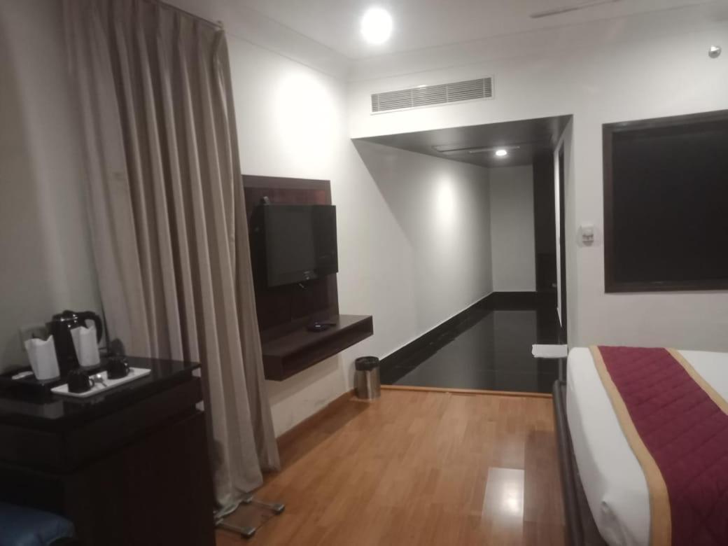 Hotel Comfortel Banjara Hills- Free Buffet Breakfast- Multi Cuisine Restauran Hyderabad