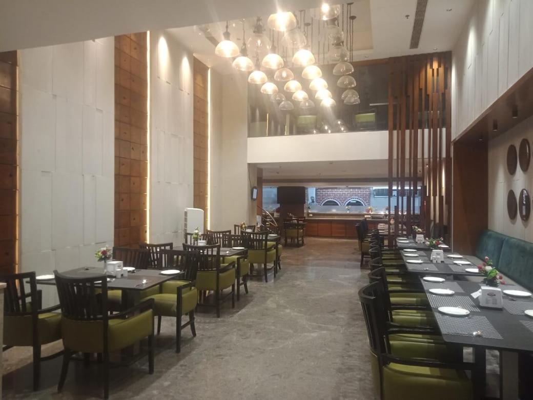 Comfortel Banjara Hills- Free Buffet Breakfast- Multi Cuisine Restauran Hotel 3*