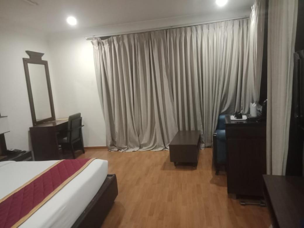 Hotel Comfortel Banjara Hills- Free Buffet Breakfast- Multi Cuisine Restauran Hyderabad