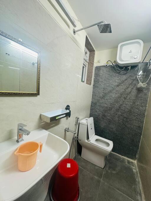 Midtown Lake View Pent House Near Hitech City Apartment Hyderabad