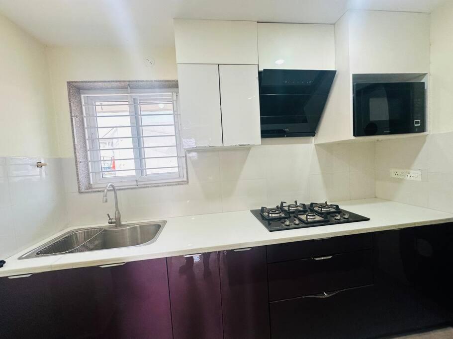 Midtown Lake View Pent House Near Hitech City * Hyderabad