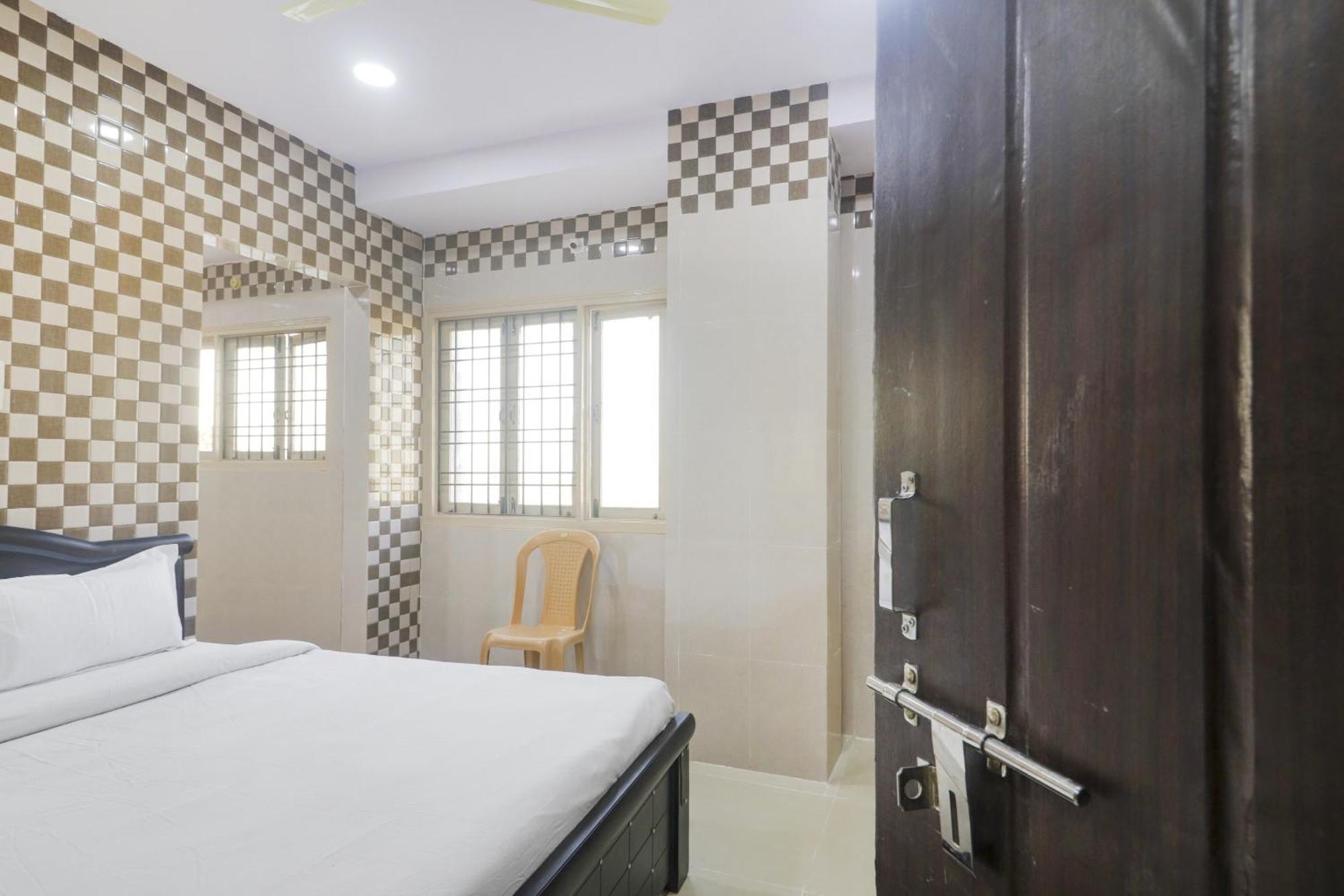 Hotel O Aroma Classic Near Nampally Railway Station 3*