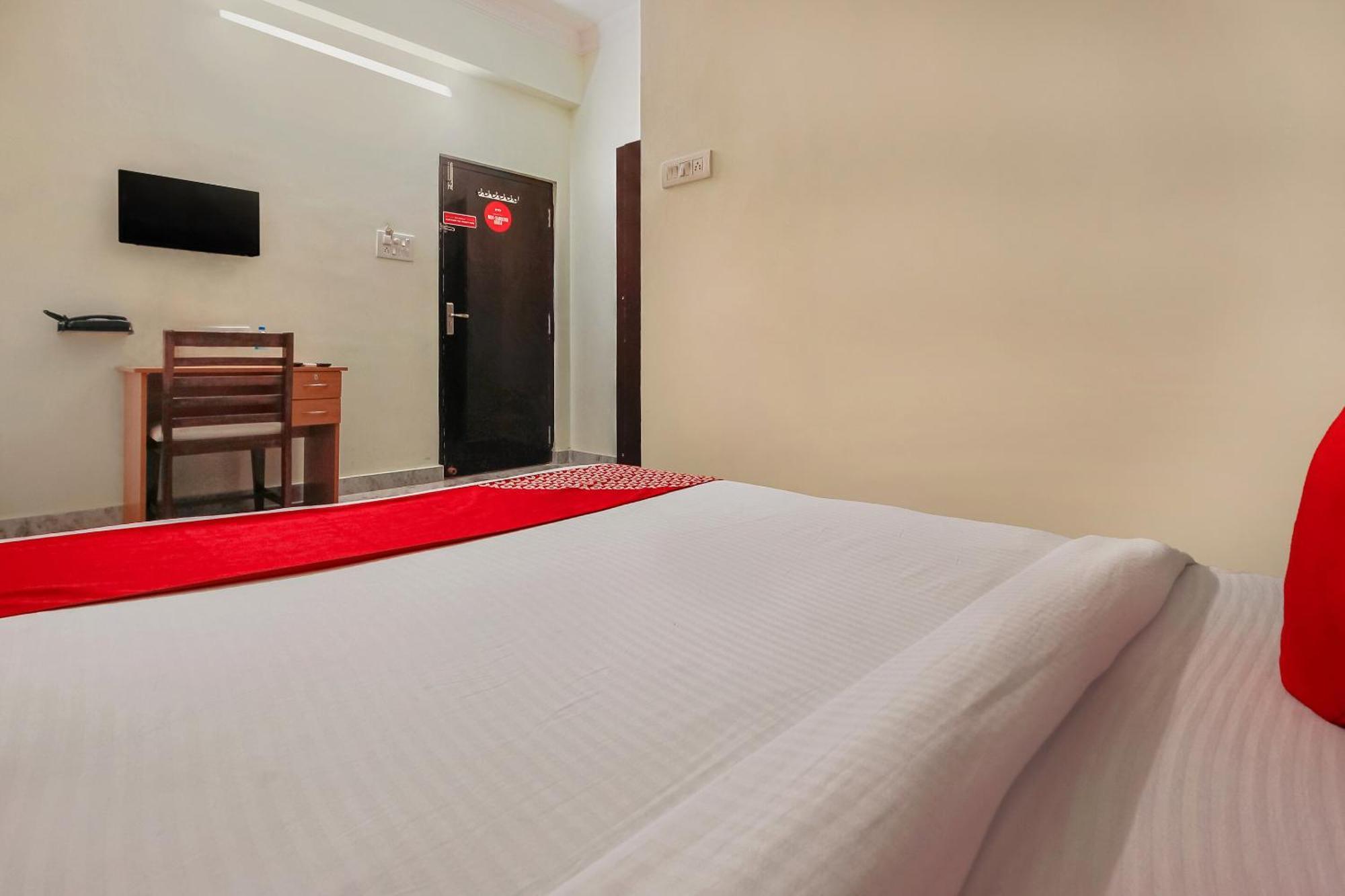 Hotel Oyo Flagship Goldhorn Mehdipatnam Near Snt Ann's College Hyderabad