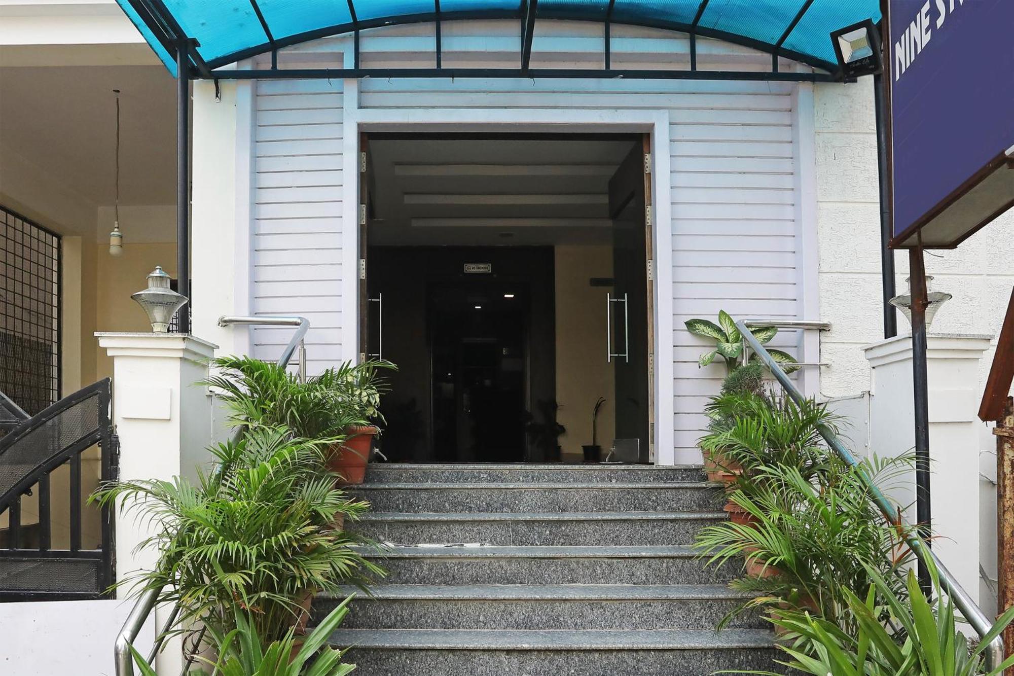 Flagship Suhana Grand Hotel 3*