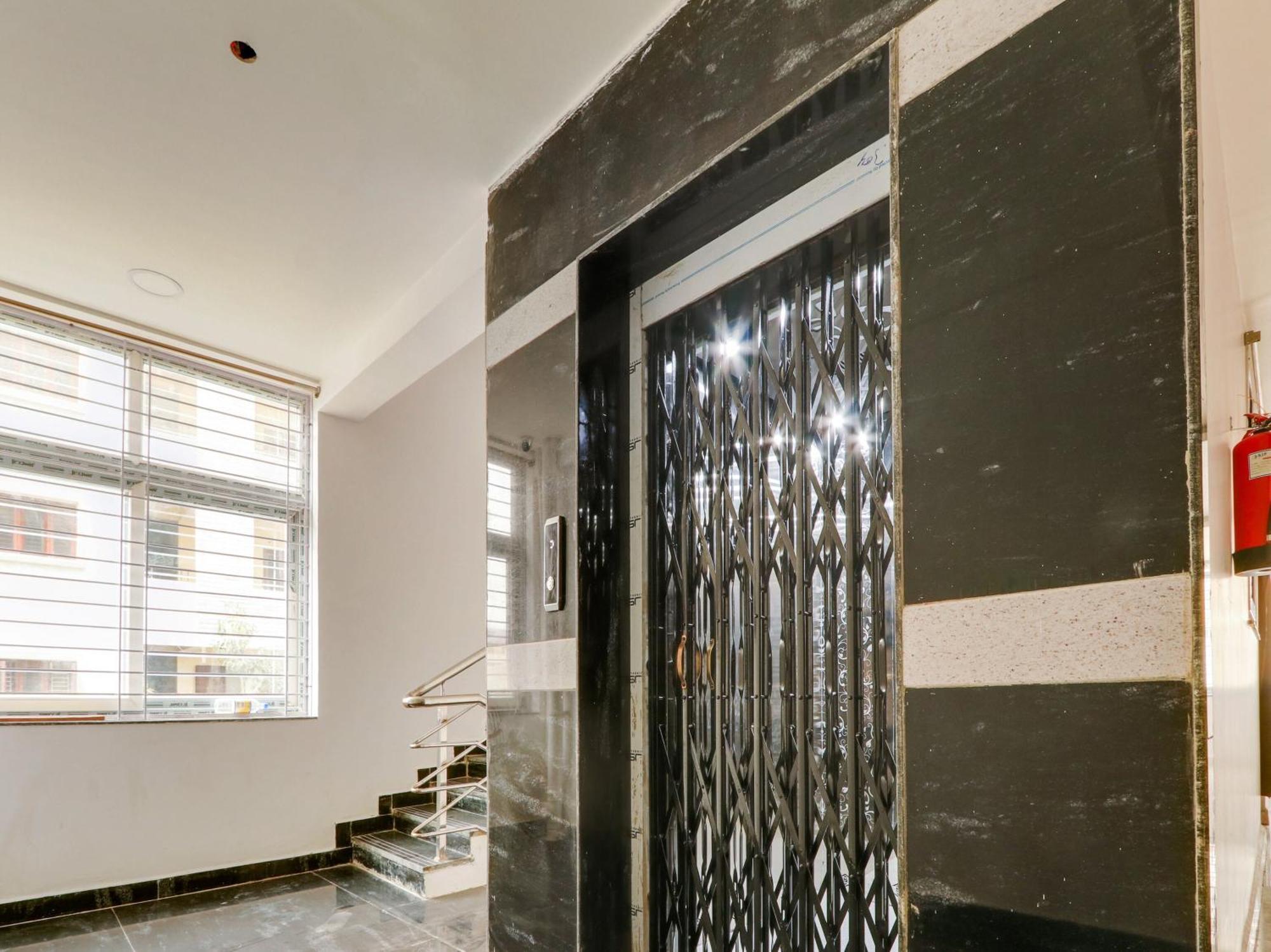 Super Collection O White Ridge Kamineni Hyderabad