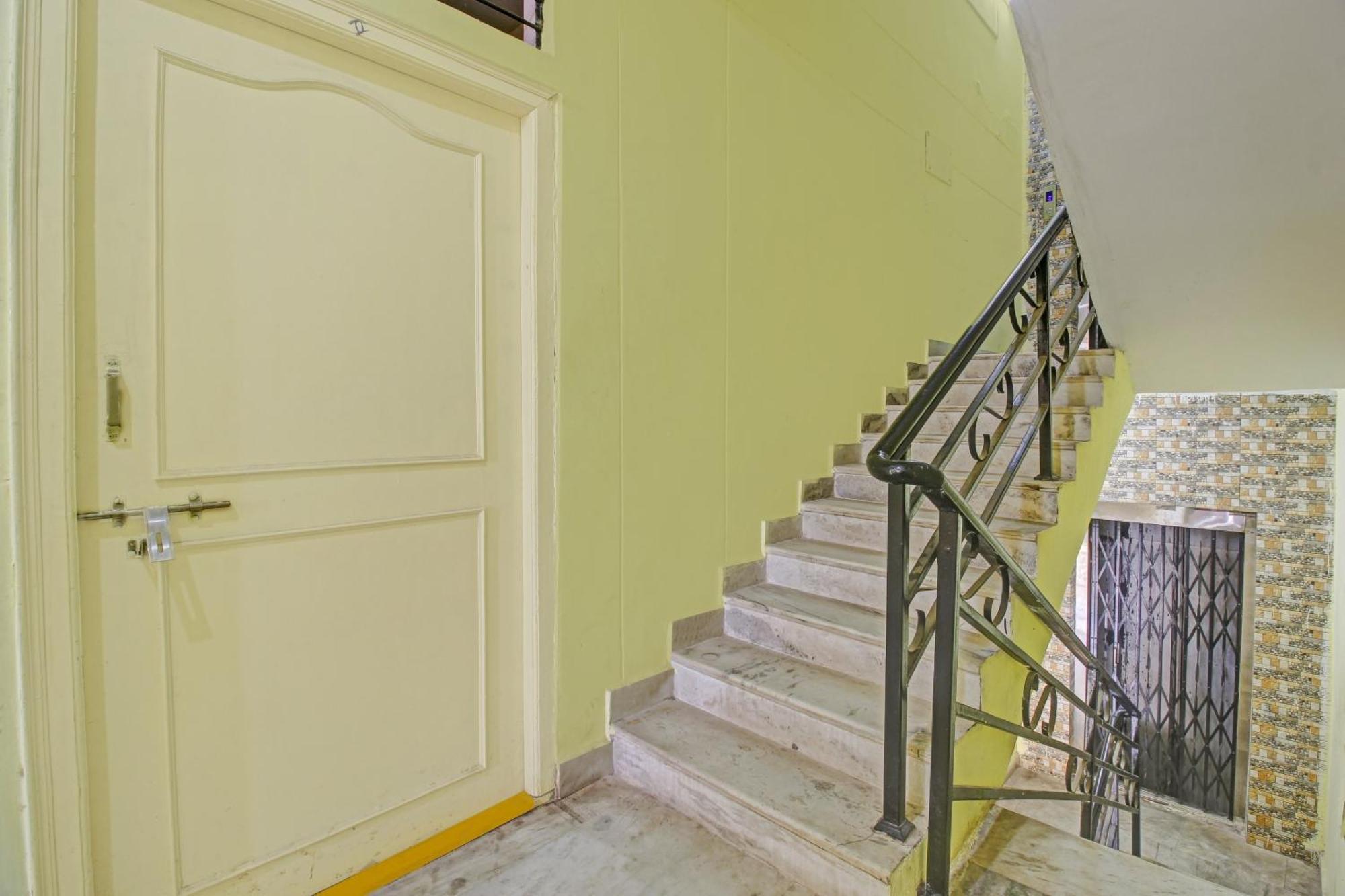 Hotel Oyo Flagship Anu Prime 4*