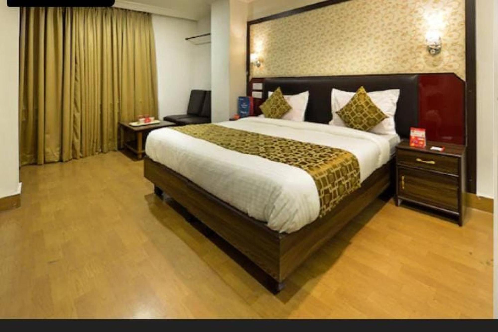 Oyo Heights Hotel 4*