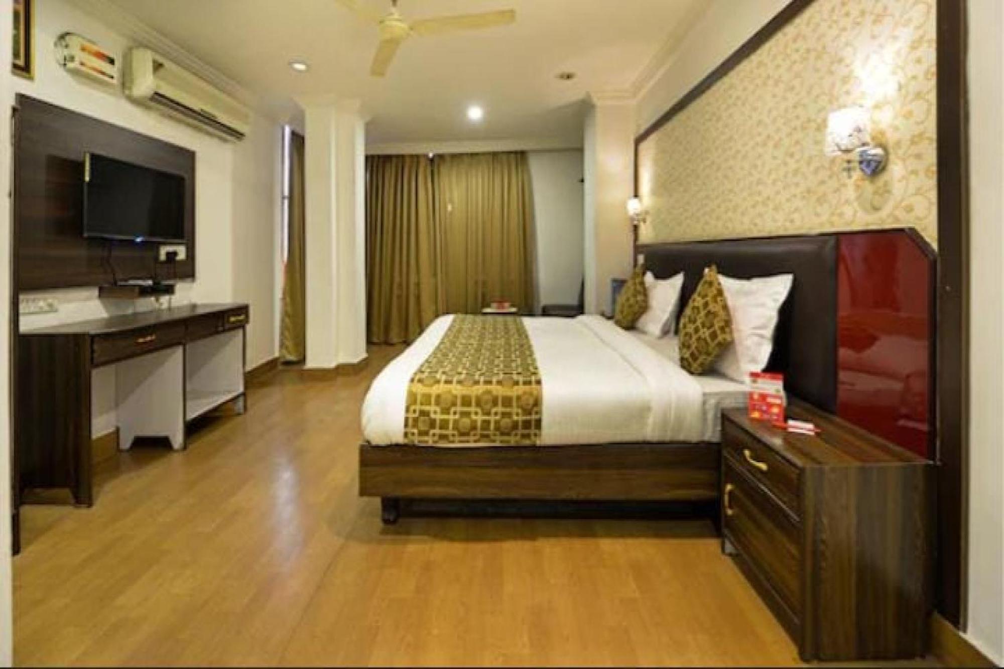 Oyo Heights Hotel 4*