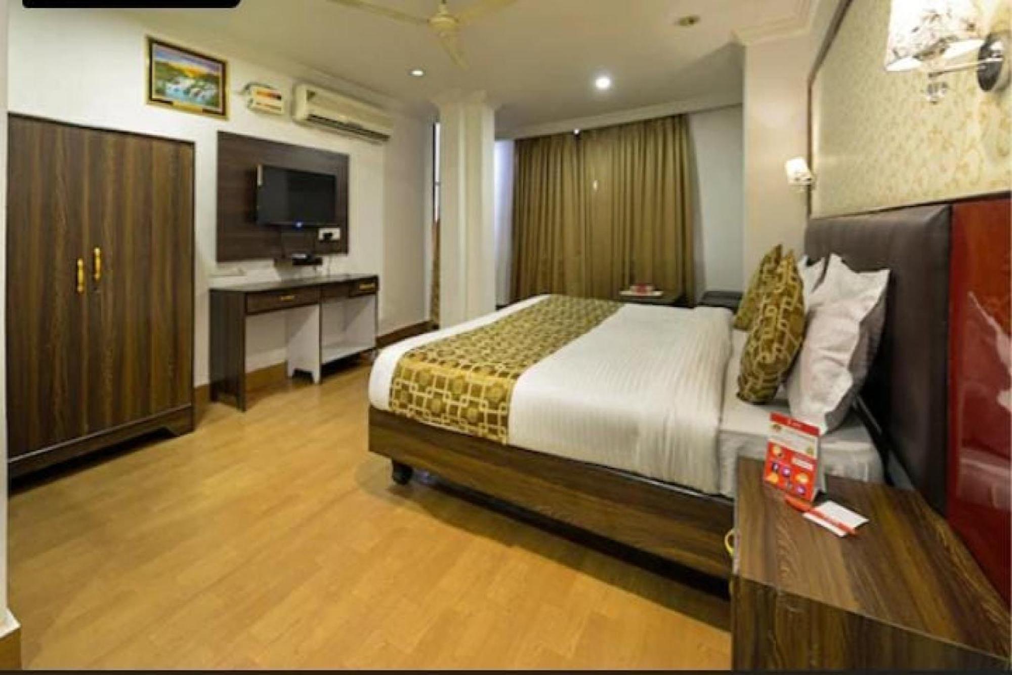 Oyo Heights 4*