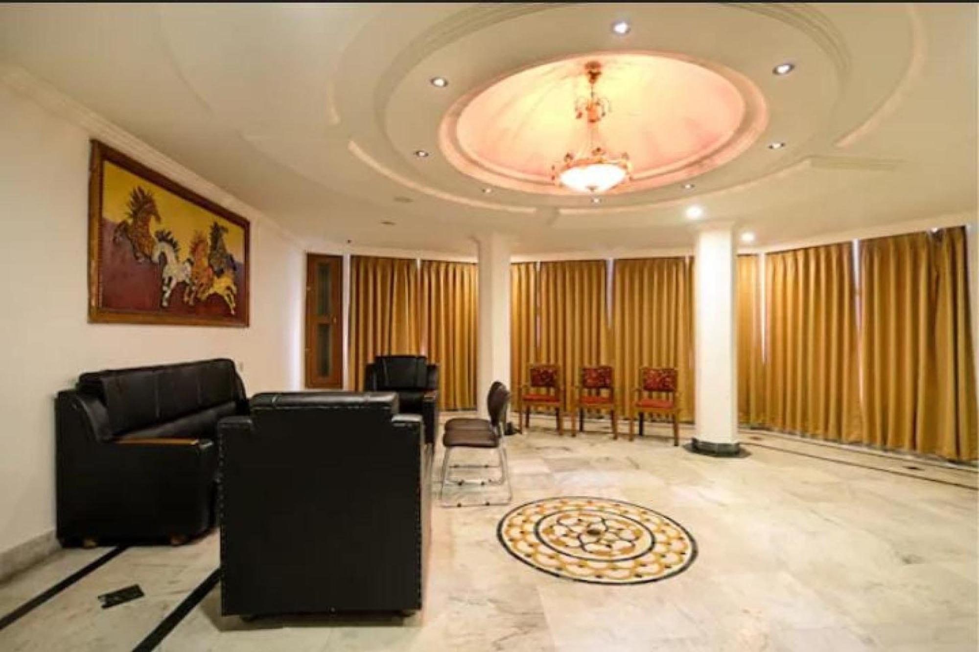 Oyo Heights 4*