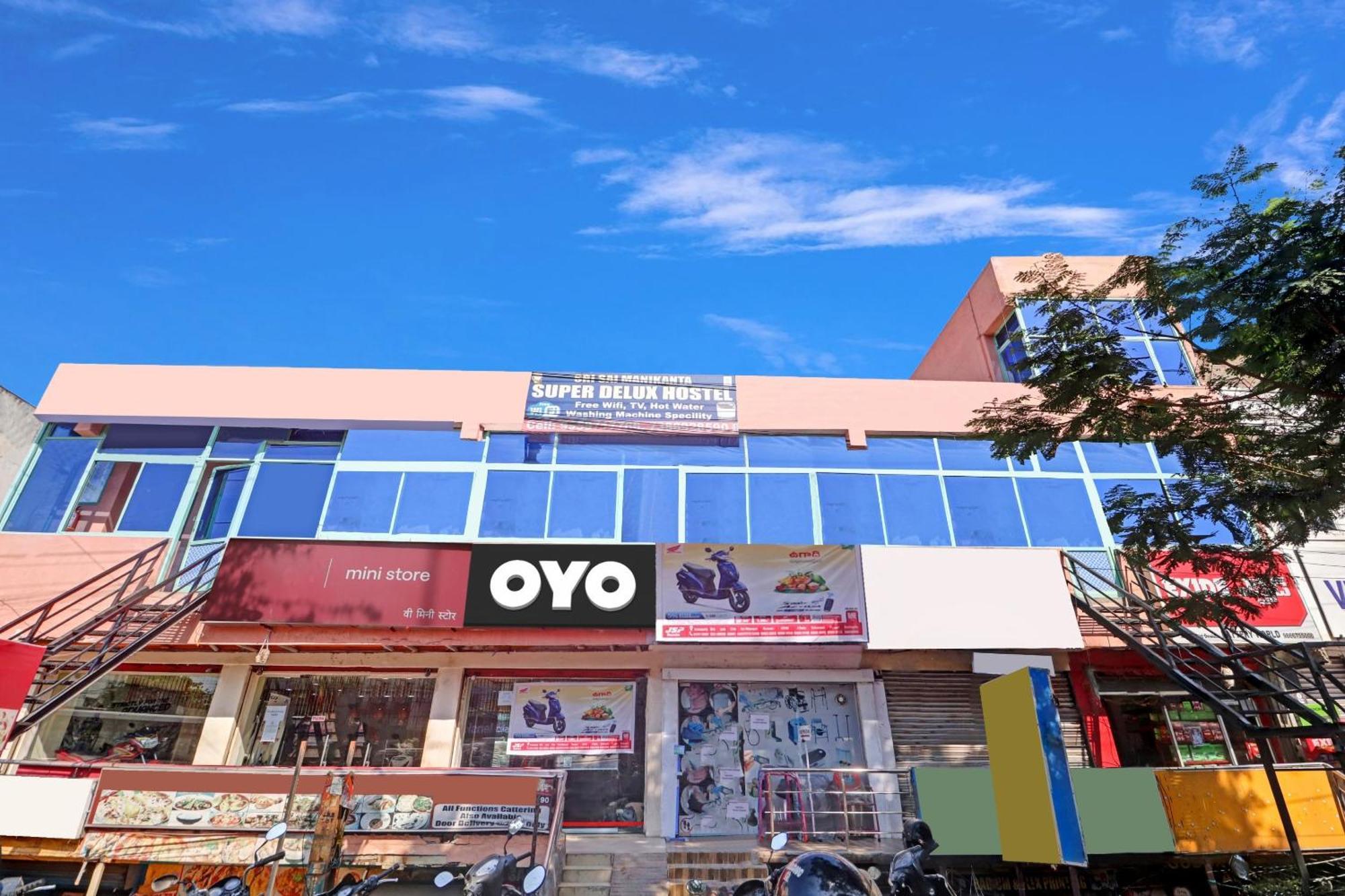 Hotel Oyo Flagship 81051 Sri Sai Manikanta Hyderabad