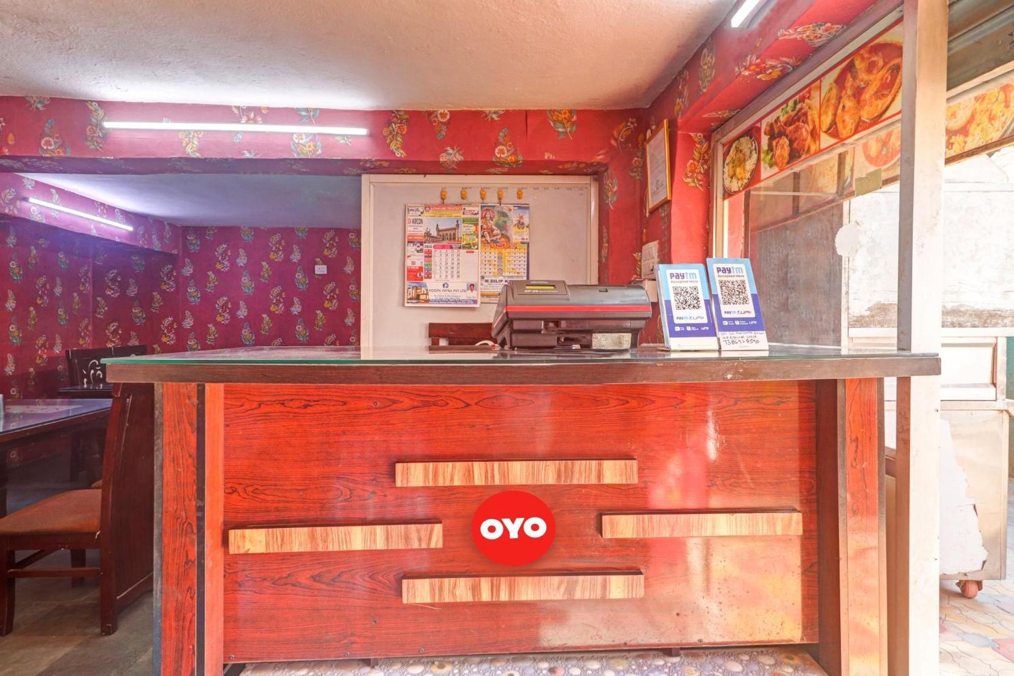 Oyo Flagship 81051 Sri Sai Manikanta