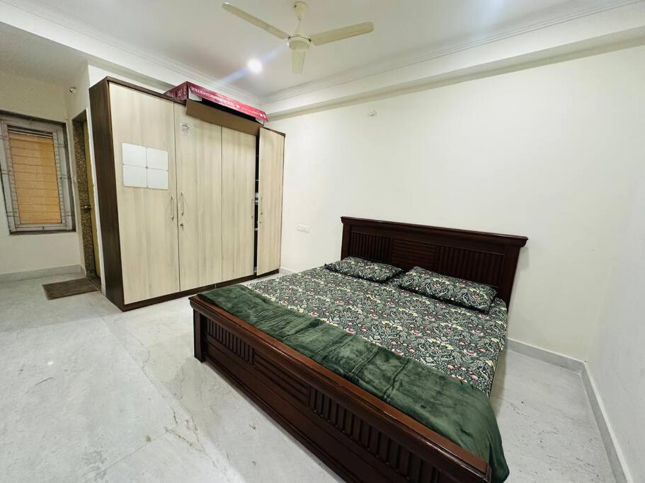 Apartment Lavish Premium 2bhk Near Hitech City *