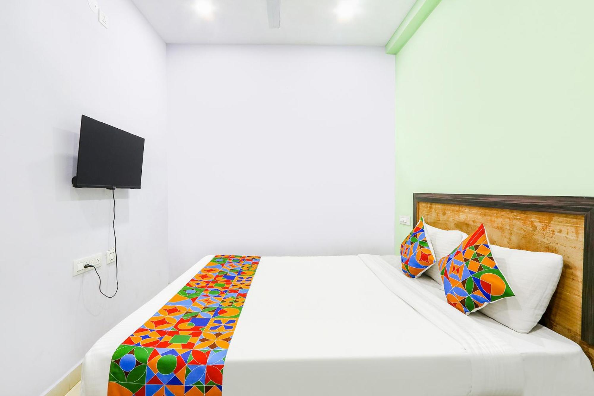 Hotel Fabexpress Night Eye 3*