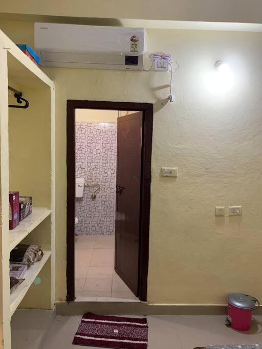 Kesarhomes-homestay- Flt202-2nd Flr-2bhk-apt-ac-lift-kukatpally Apartamento *