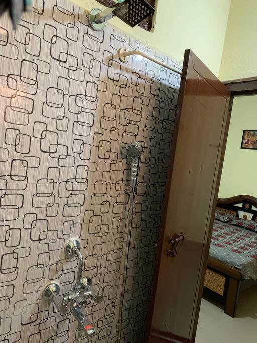 Kesarhomes-homestay- Flt202-2nd Flr-2bhk-apt-ac-lift-kukatpally Apartamento