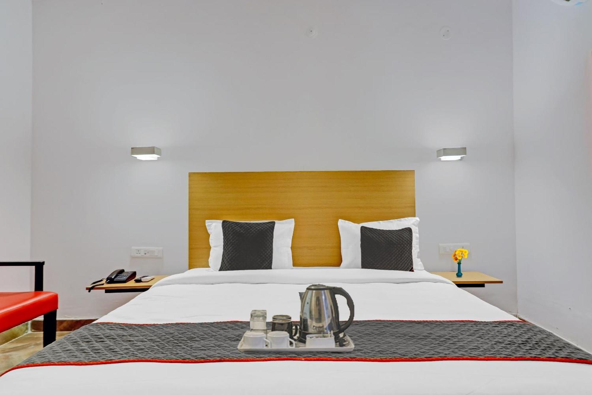 Townhouse S R Nagar Near 4*