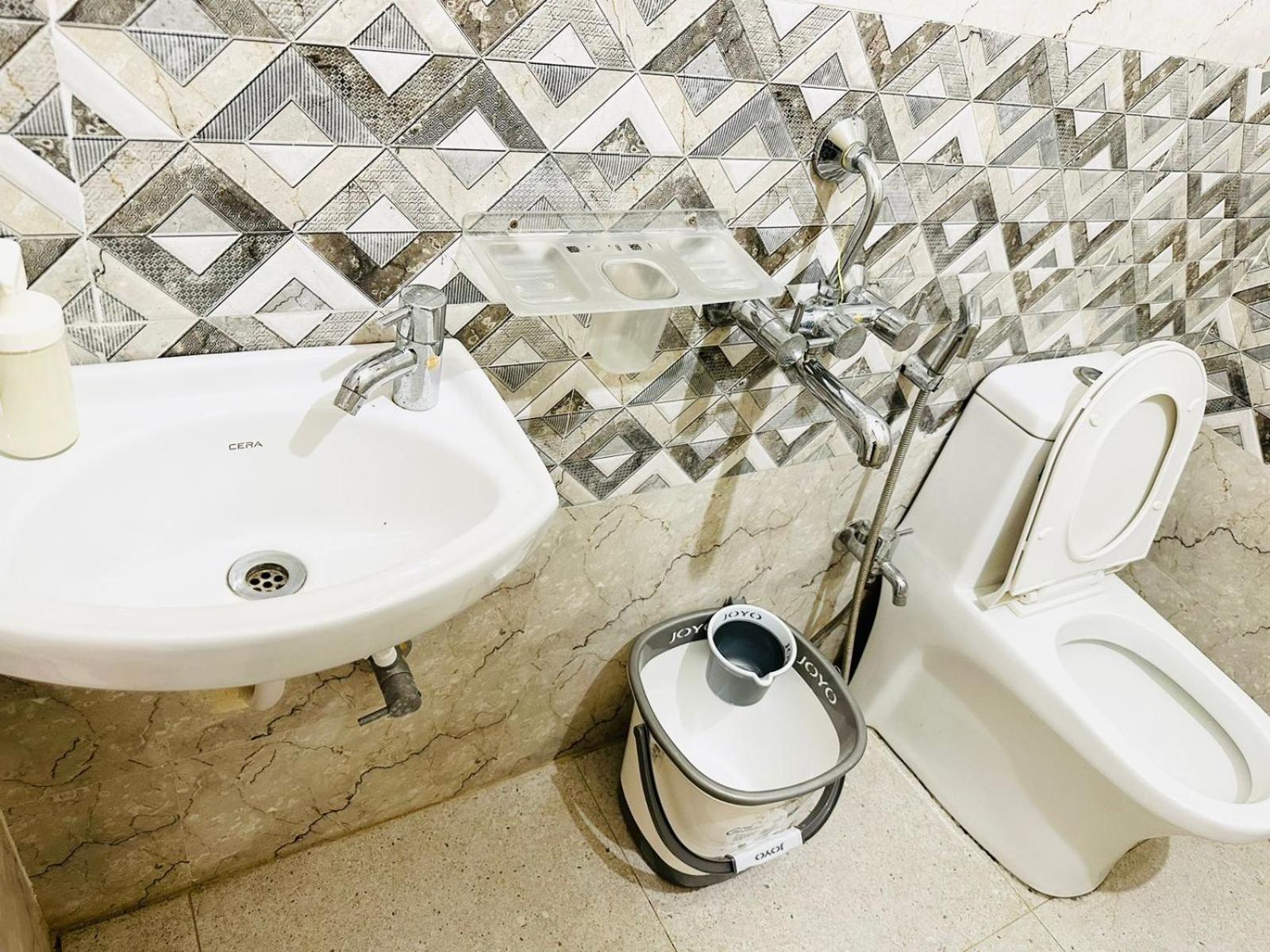 Lavish 2bhk Aig Hitech Apartment