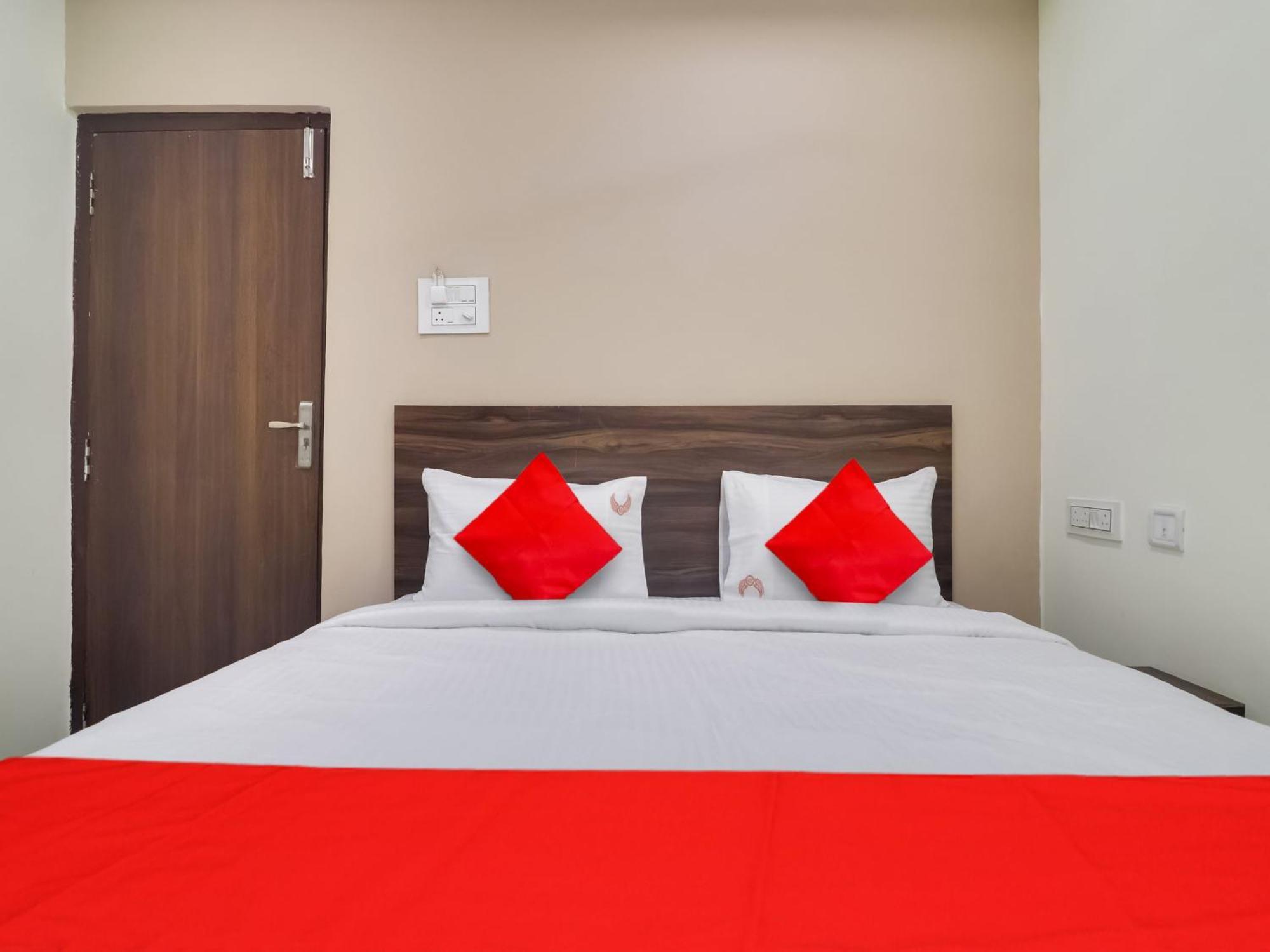 O Red Stone Hotel