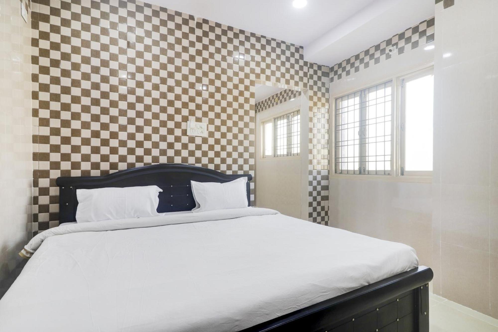 O Aroma Classic Near Nampally Railway Station 3*
