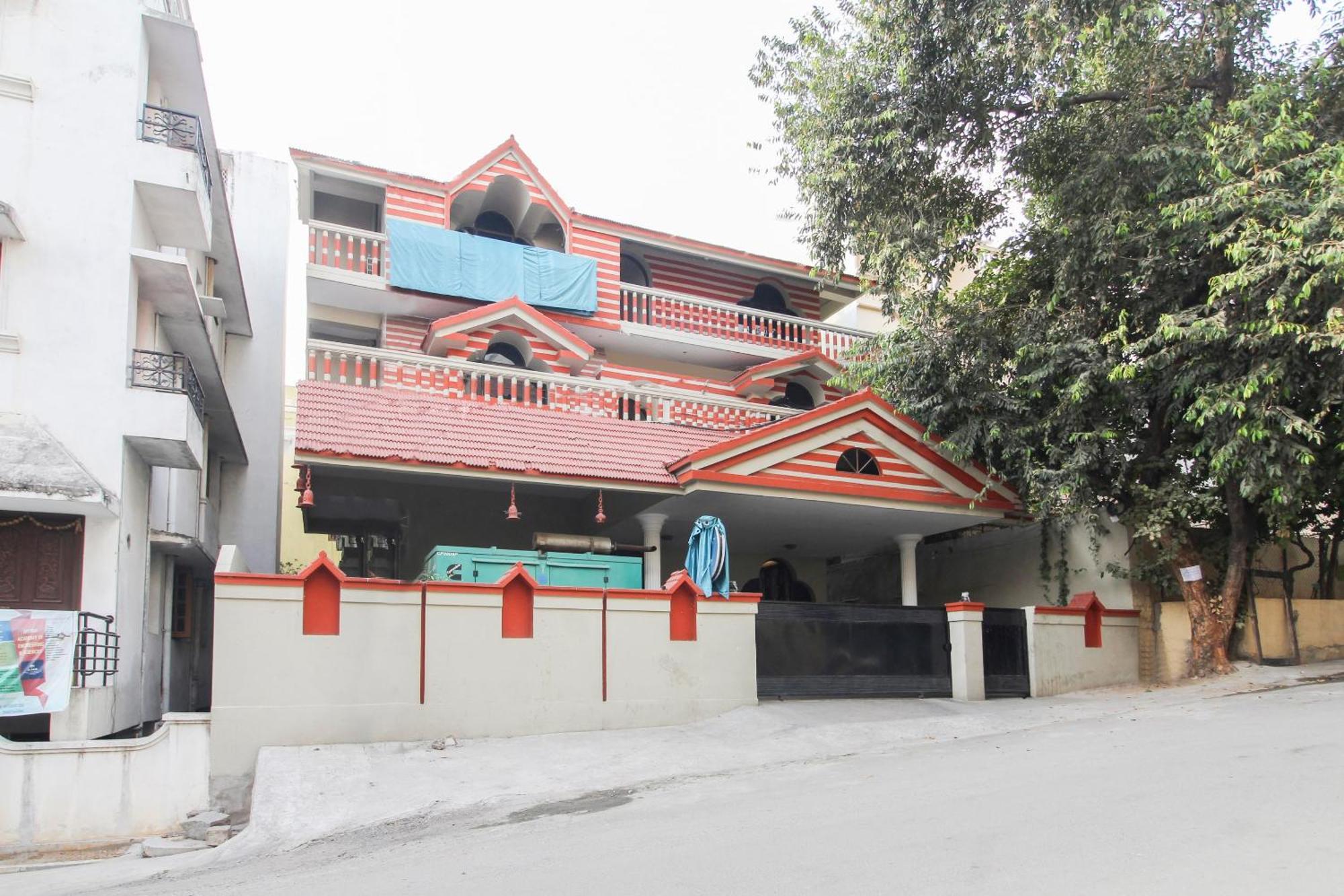 Hotel Collection O White House Silverkey Near Film Nagar Hyderabad