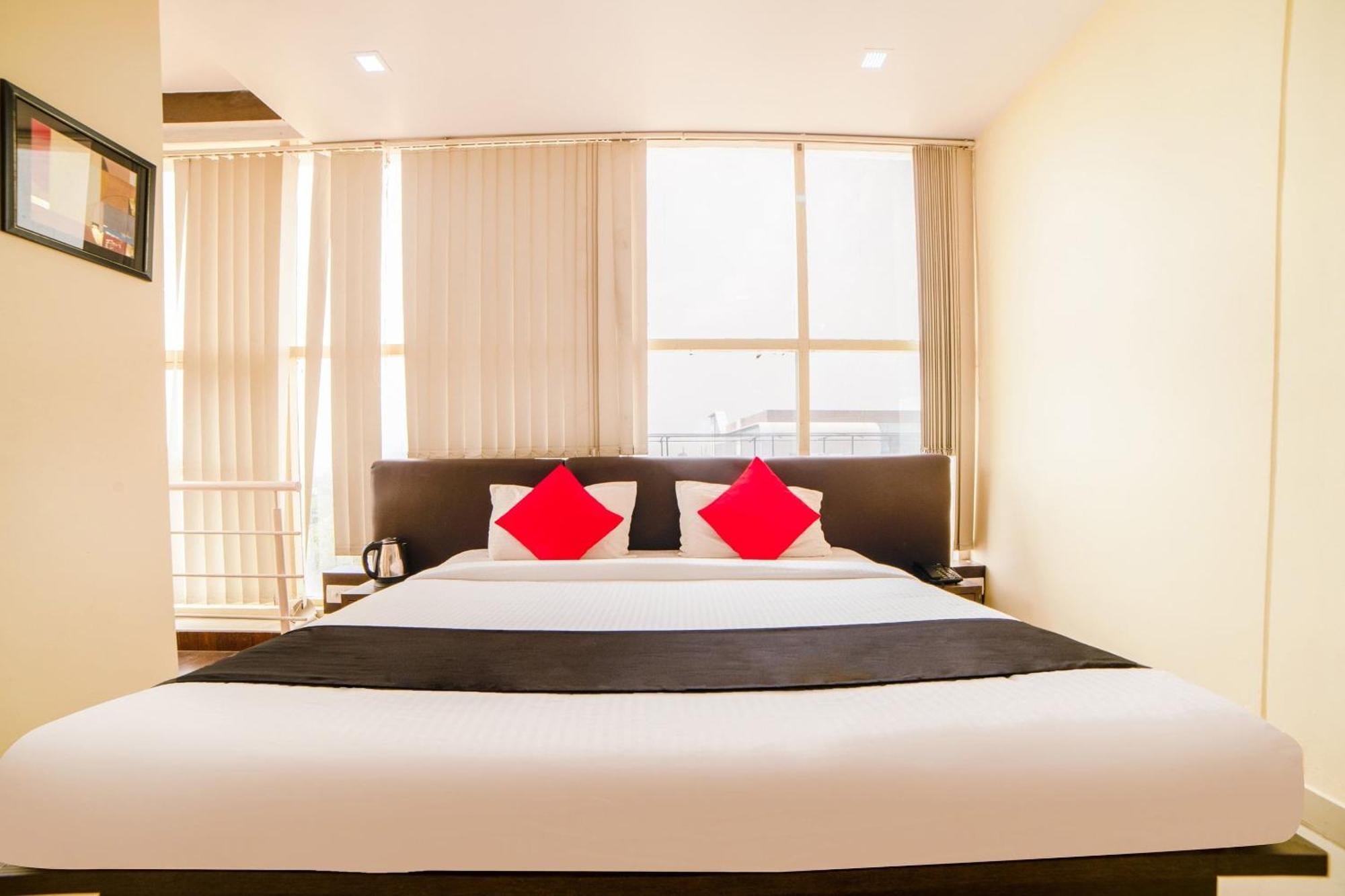 Hotel Super Capital O Raaga Grand