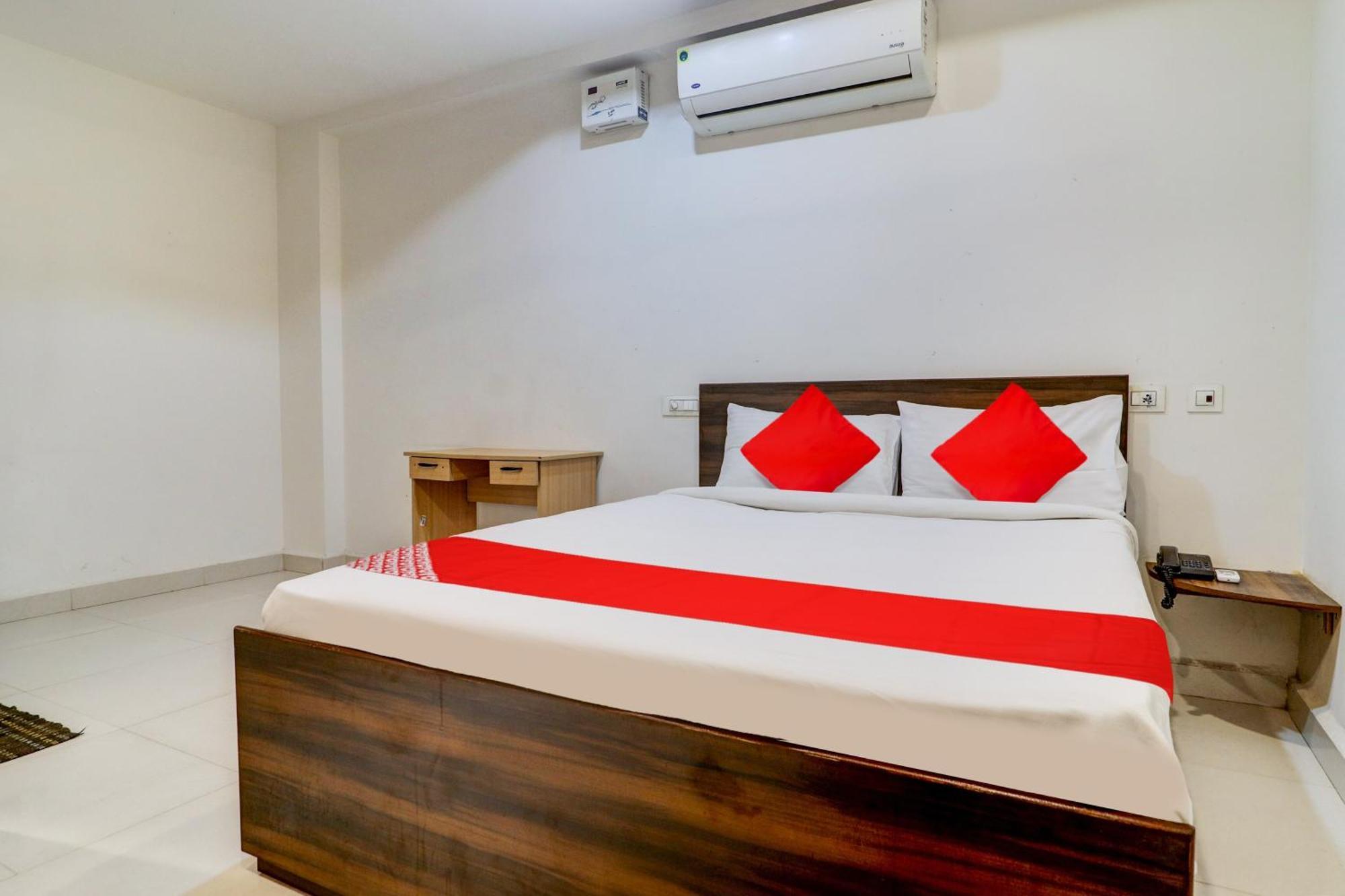 Oyo Flagship Mr Dwell 4* Hyderabad
