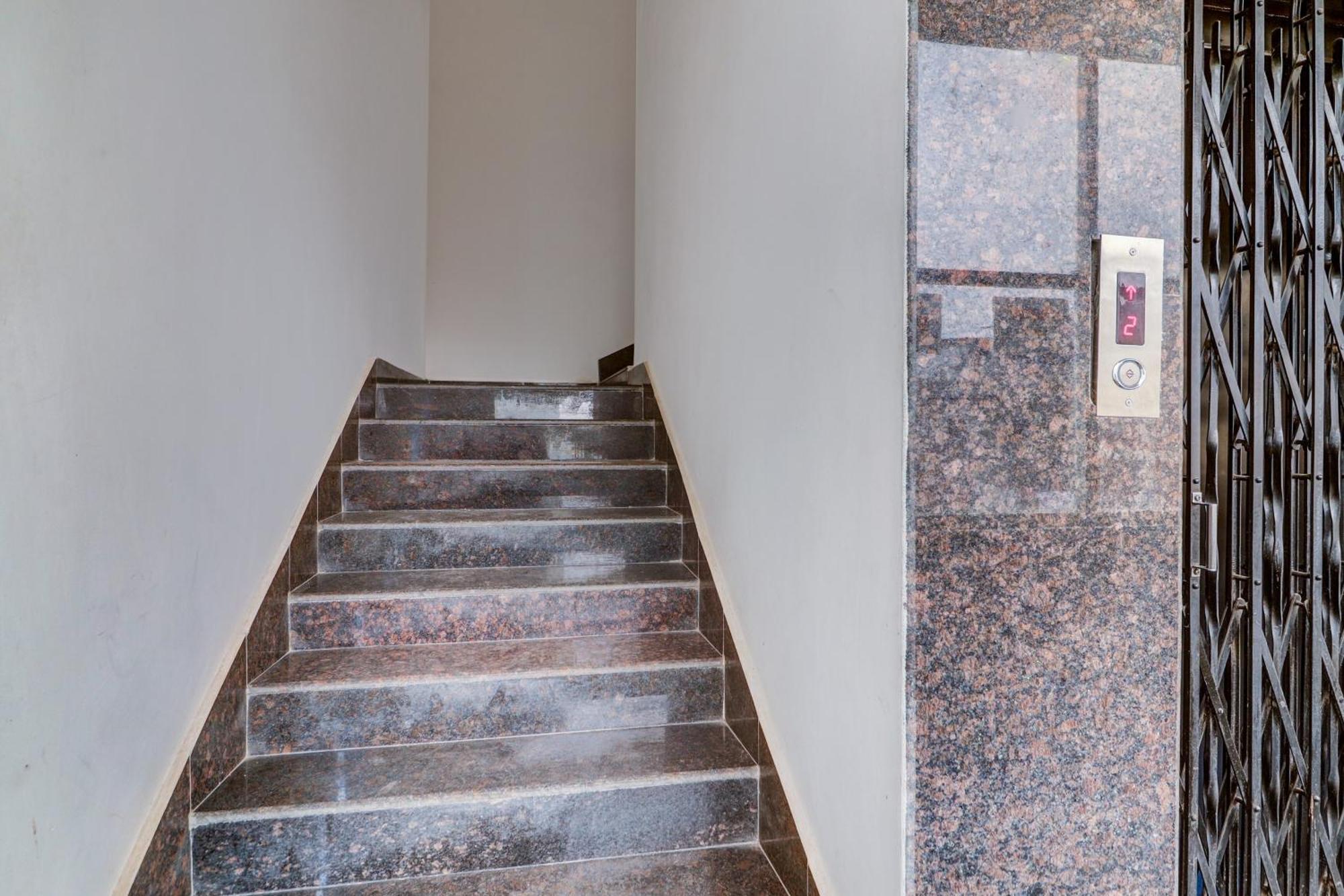 Oyo Flagship Mr Dwell Hotel 4*