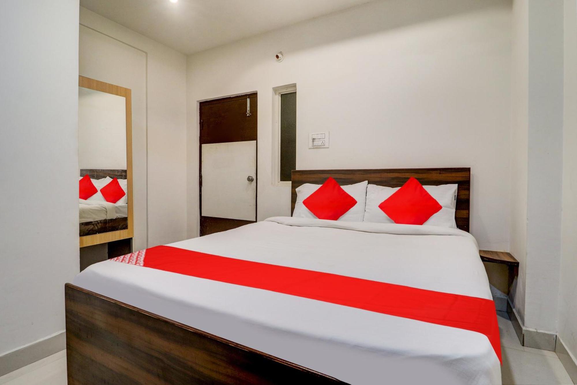 Oyo Flagship Mr Dwell Hotel 4*