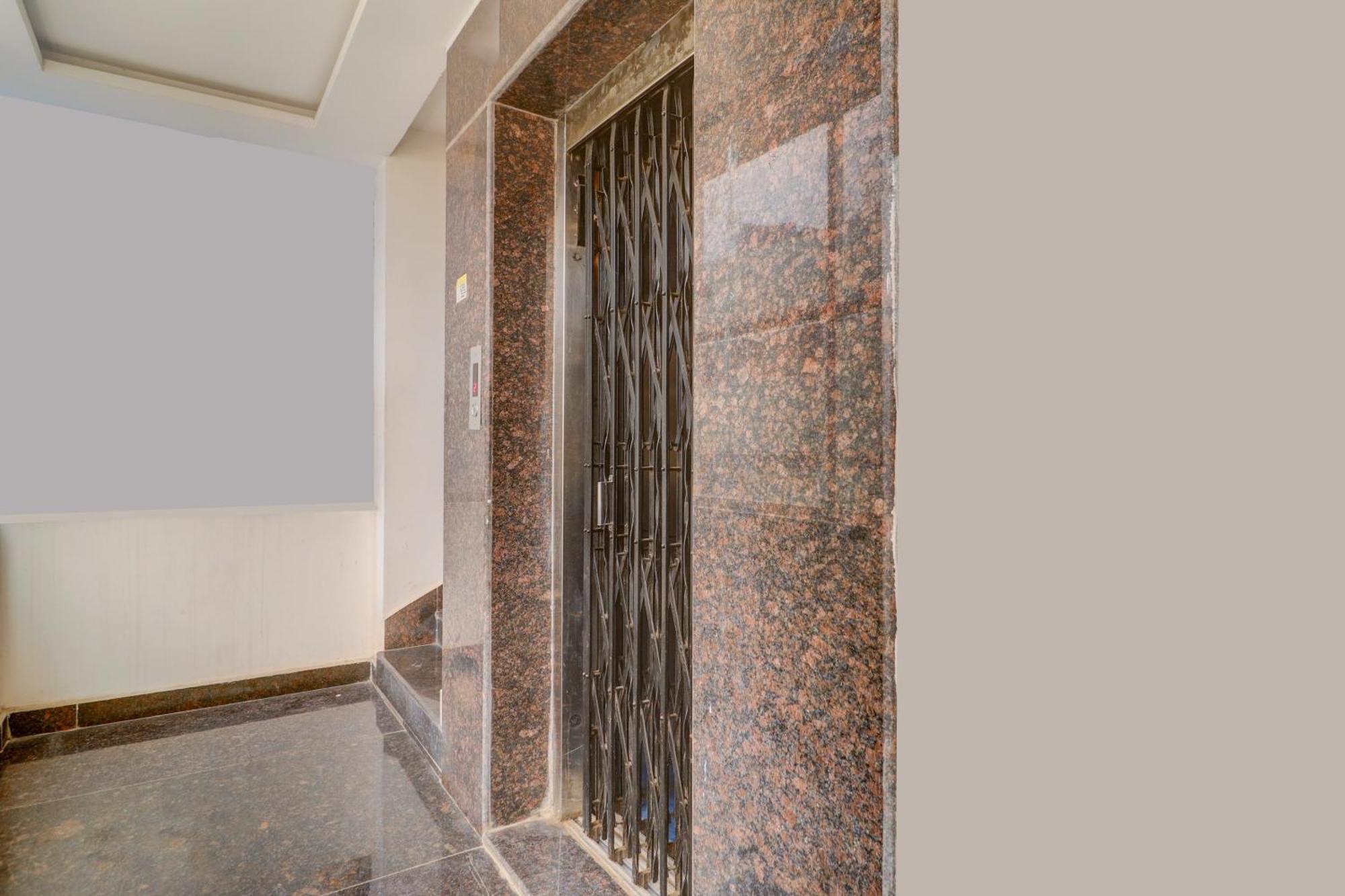 Hotel Oyo Flagship Mr Dwell 4*