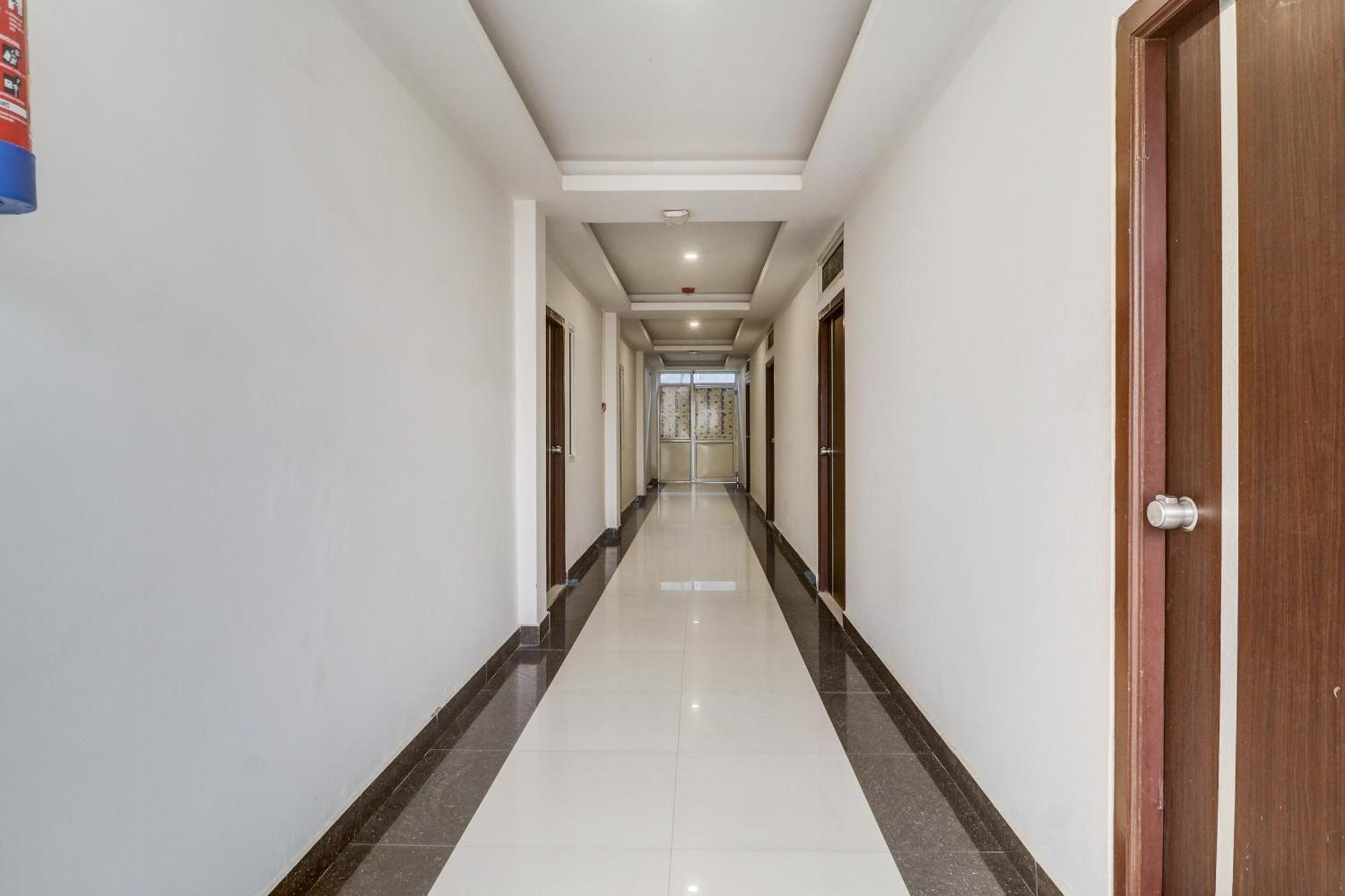 Oyo Flagship Mr Dwell Hotel Hyderabad