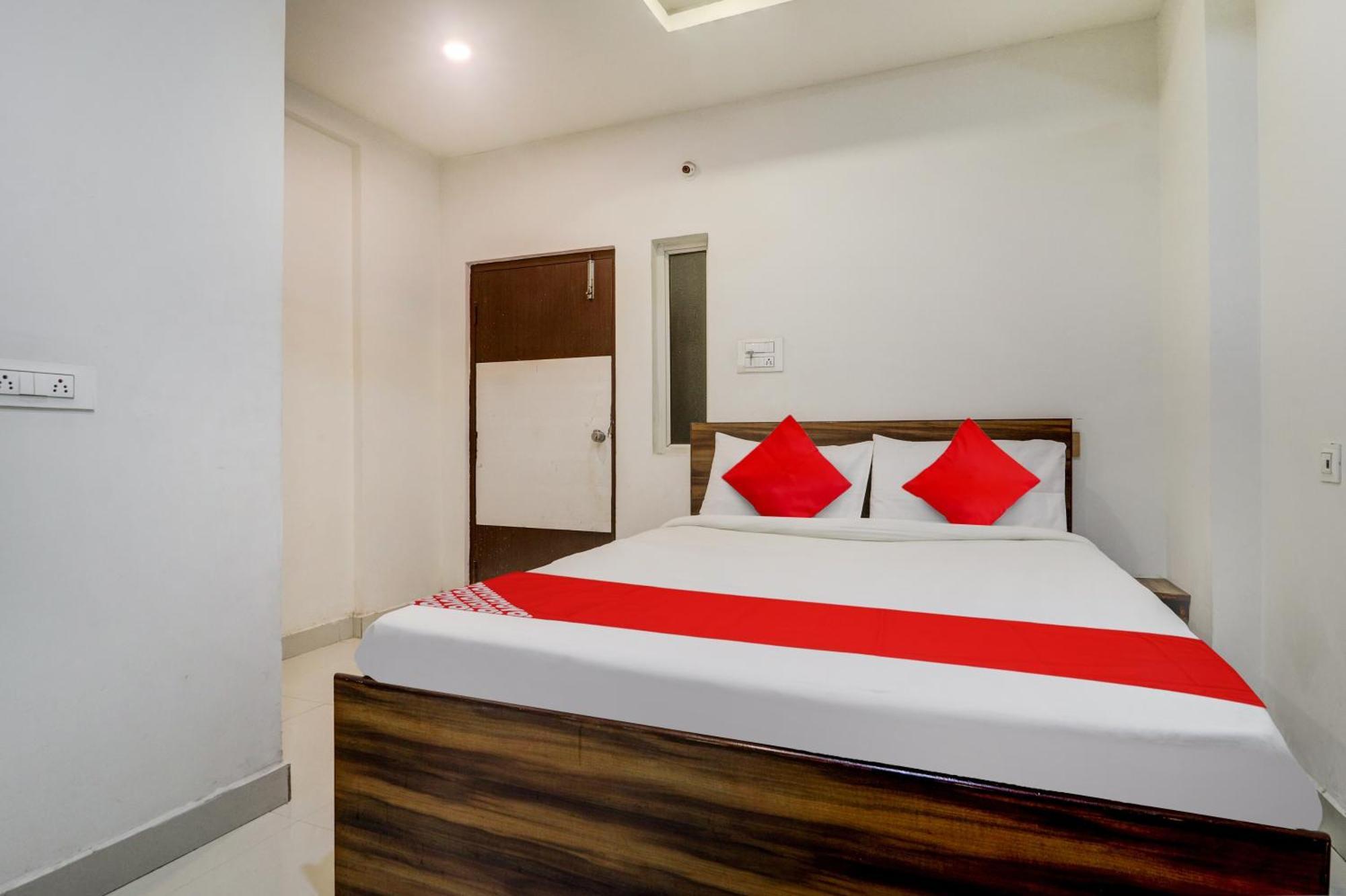 Oyo Flagship Mr Dwell 4* Hyderabad