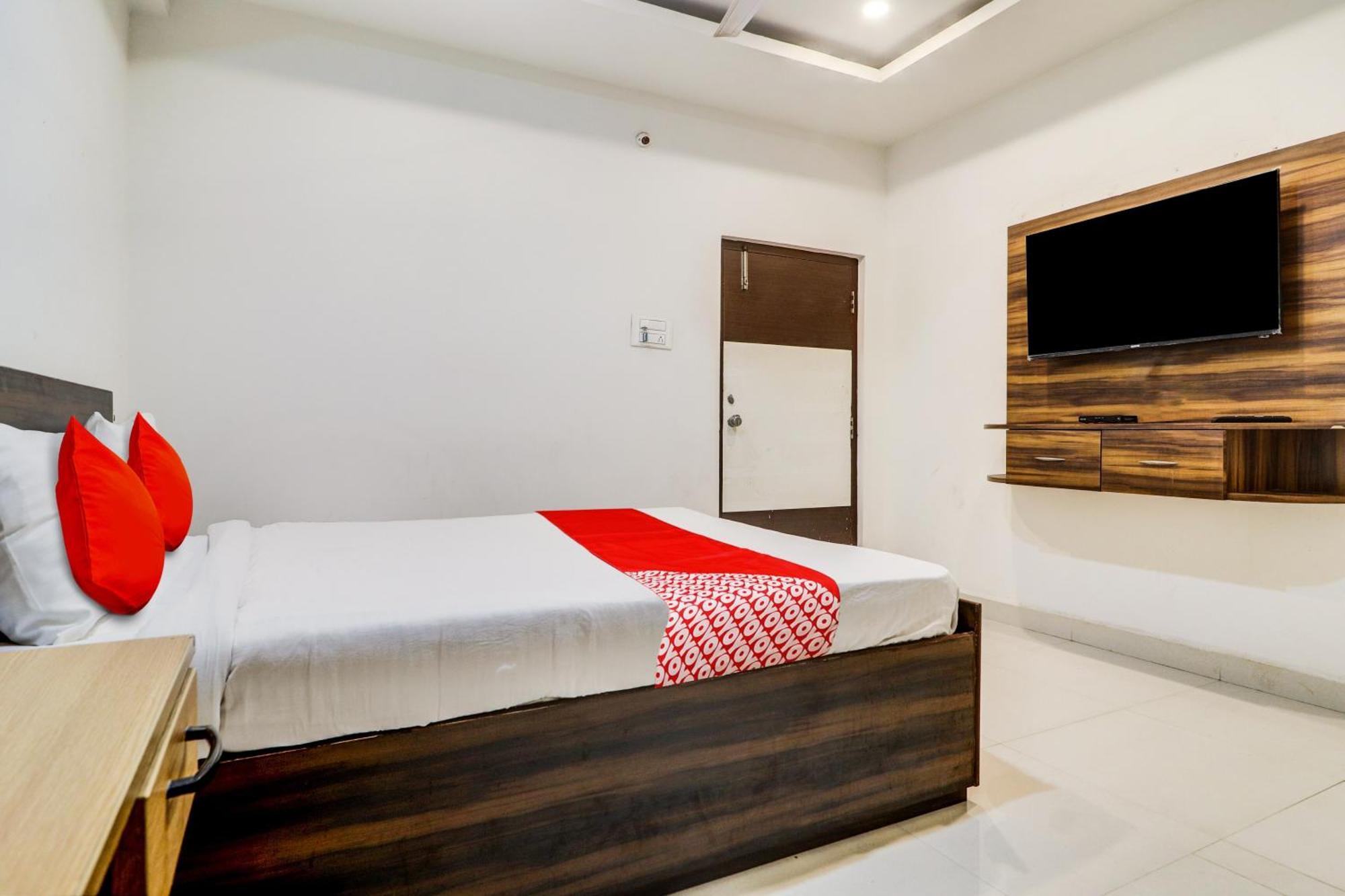 Oyo Flagship Mr Dwell Hotel Hyderabad